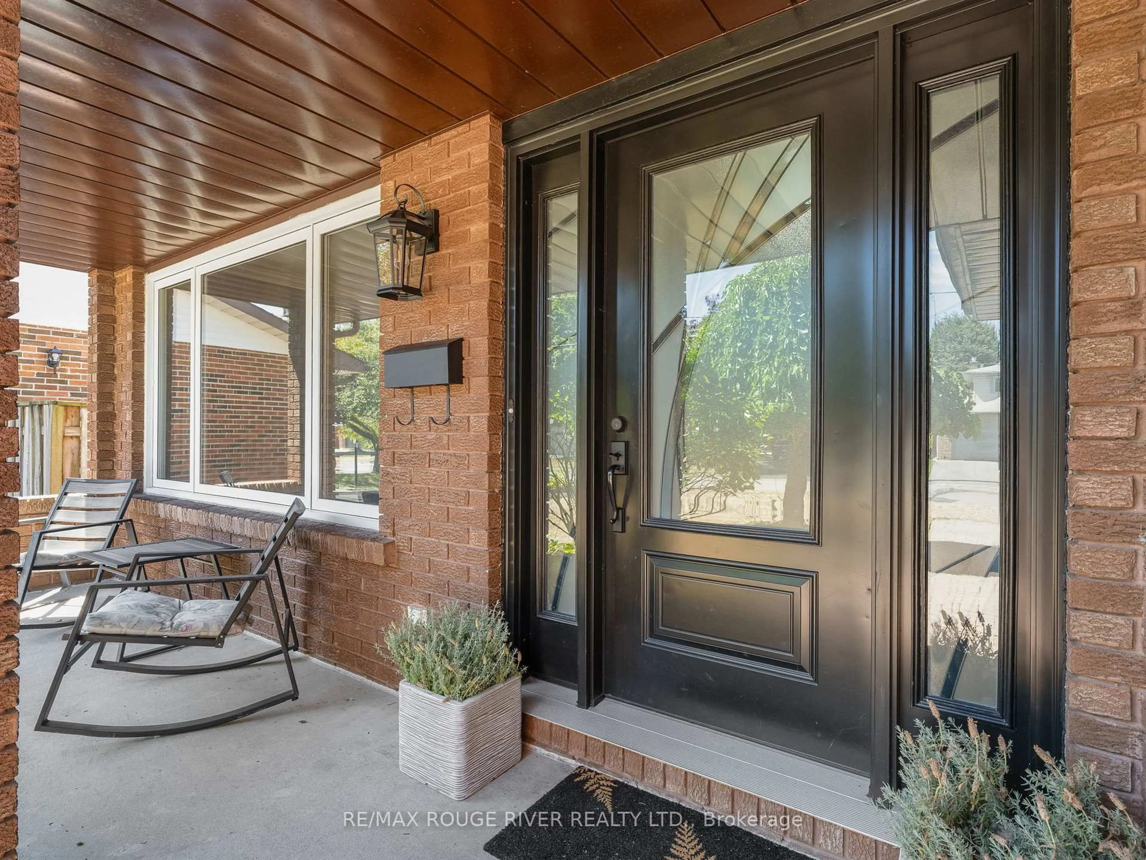 Indoor entryway for 161 Armour Crt, Cobourg Ontario K9A 4S6