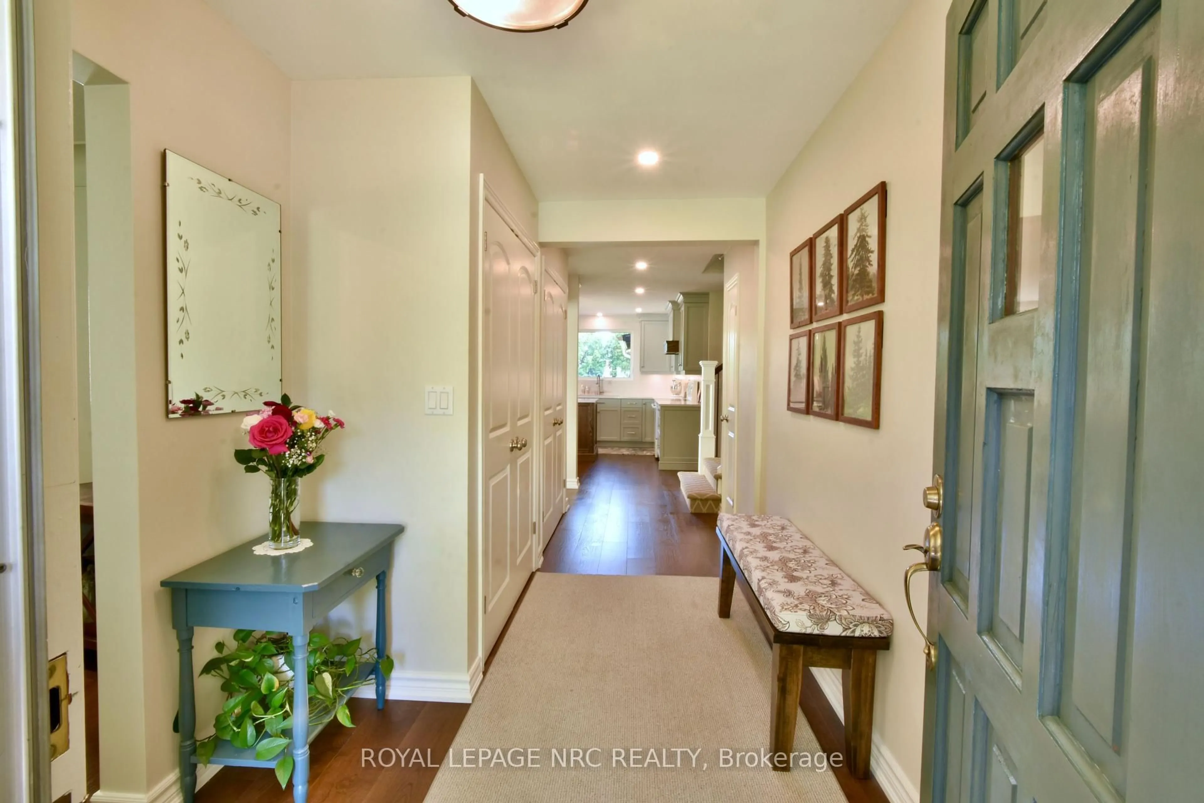 Indoor entryway for 630 Penner Rd, Niagara-on-the-Lake Ontario L0S 1T0