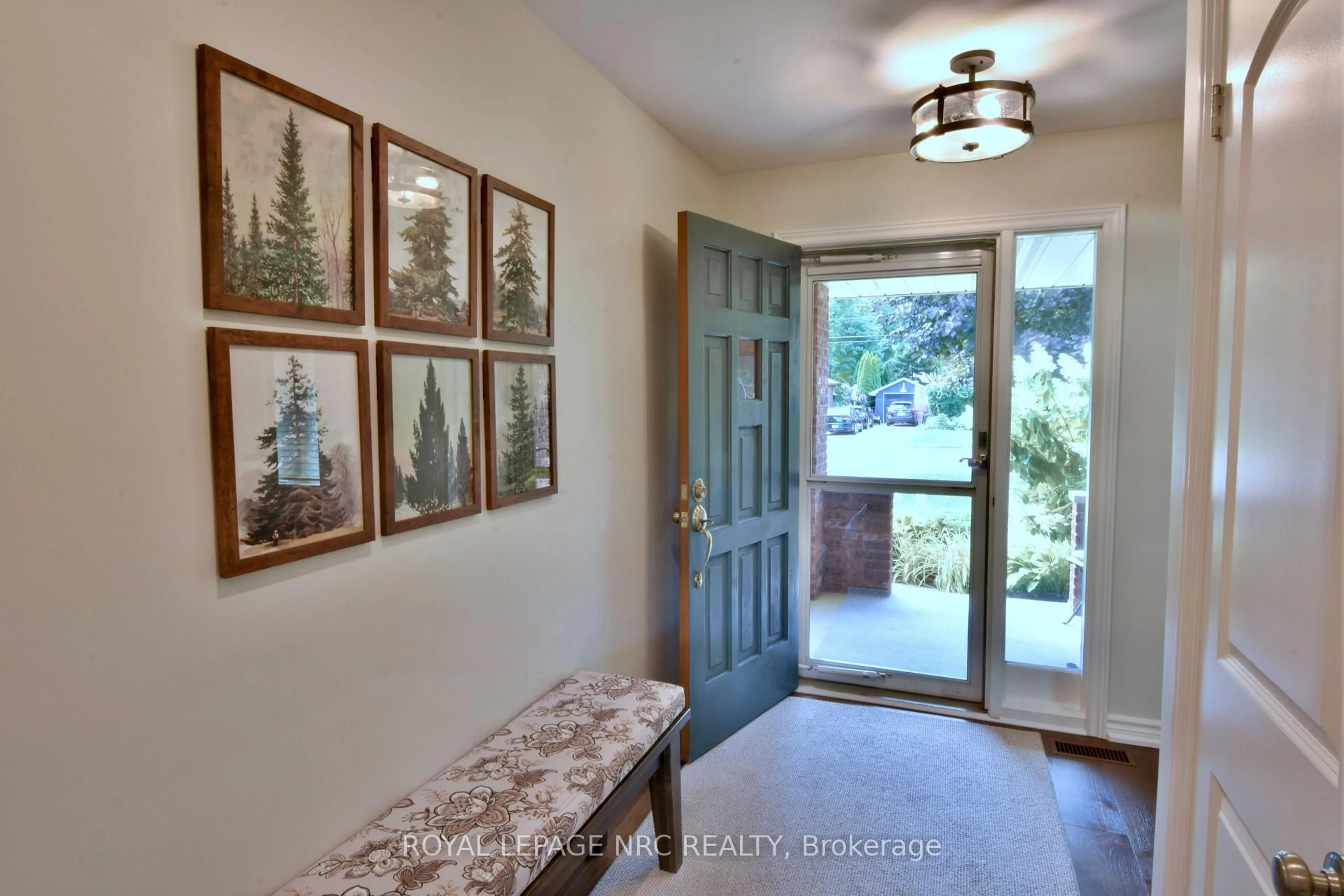 Indoor entryway for 630 Penner Rd, Niagara-on-the-Lake Ontario L0S 1T0