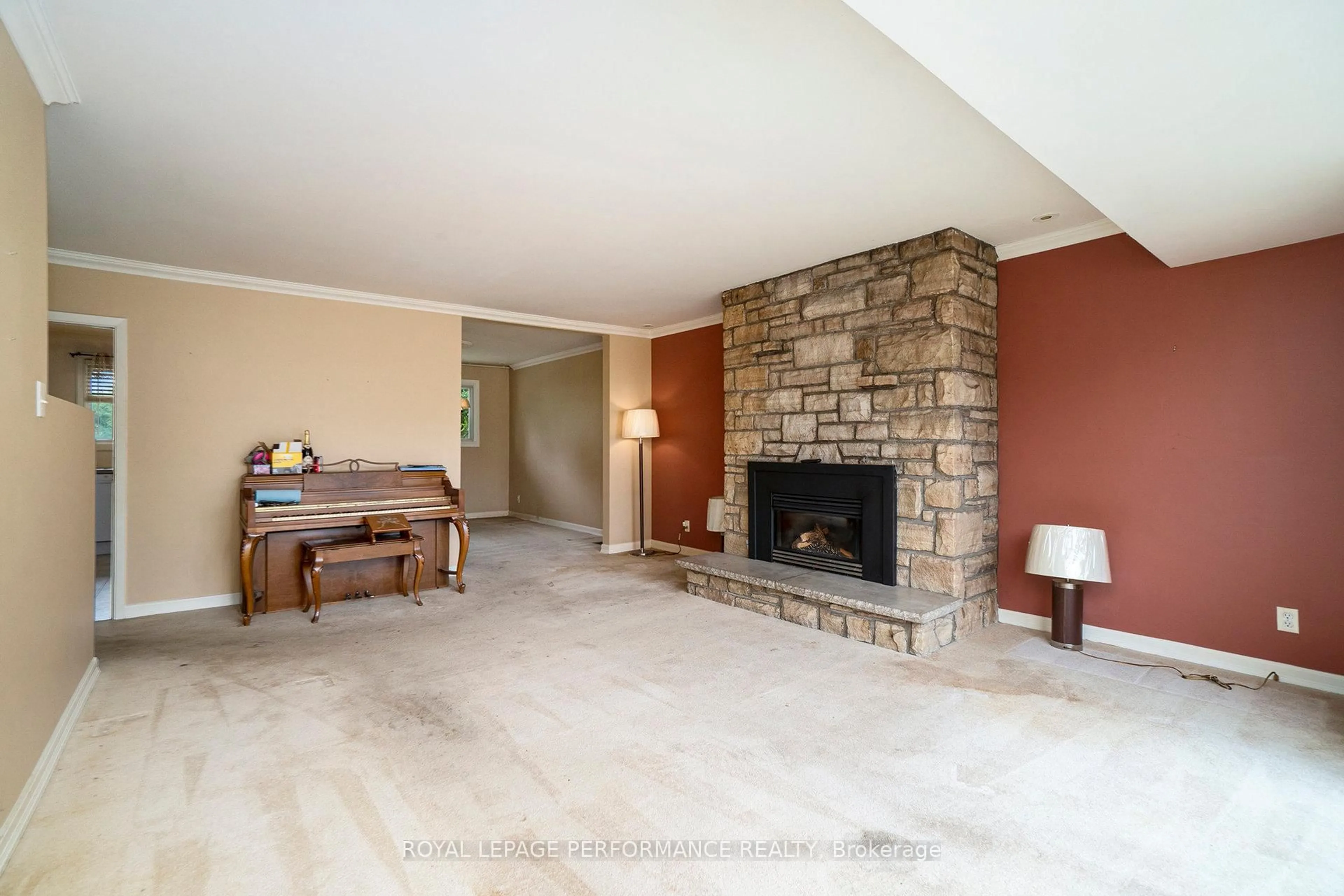 Living room with furniture, unknown for 29 Horner Dr, Ottawa Ontario K2H 5E8