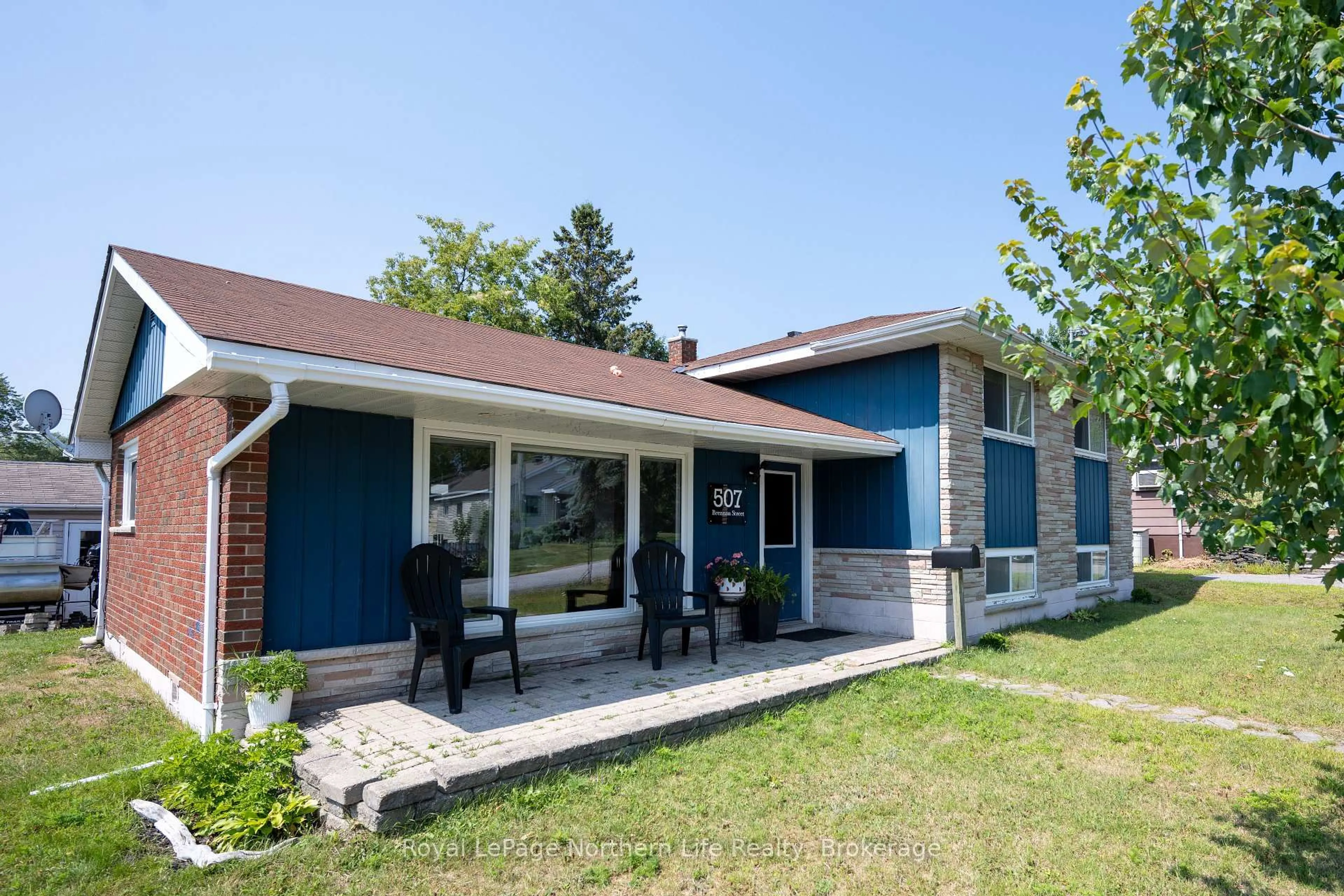 Home with vinyl exterior material, street for 507 Brennan St, North Bay Ontario P1B 6J9