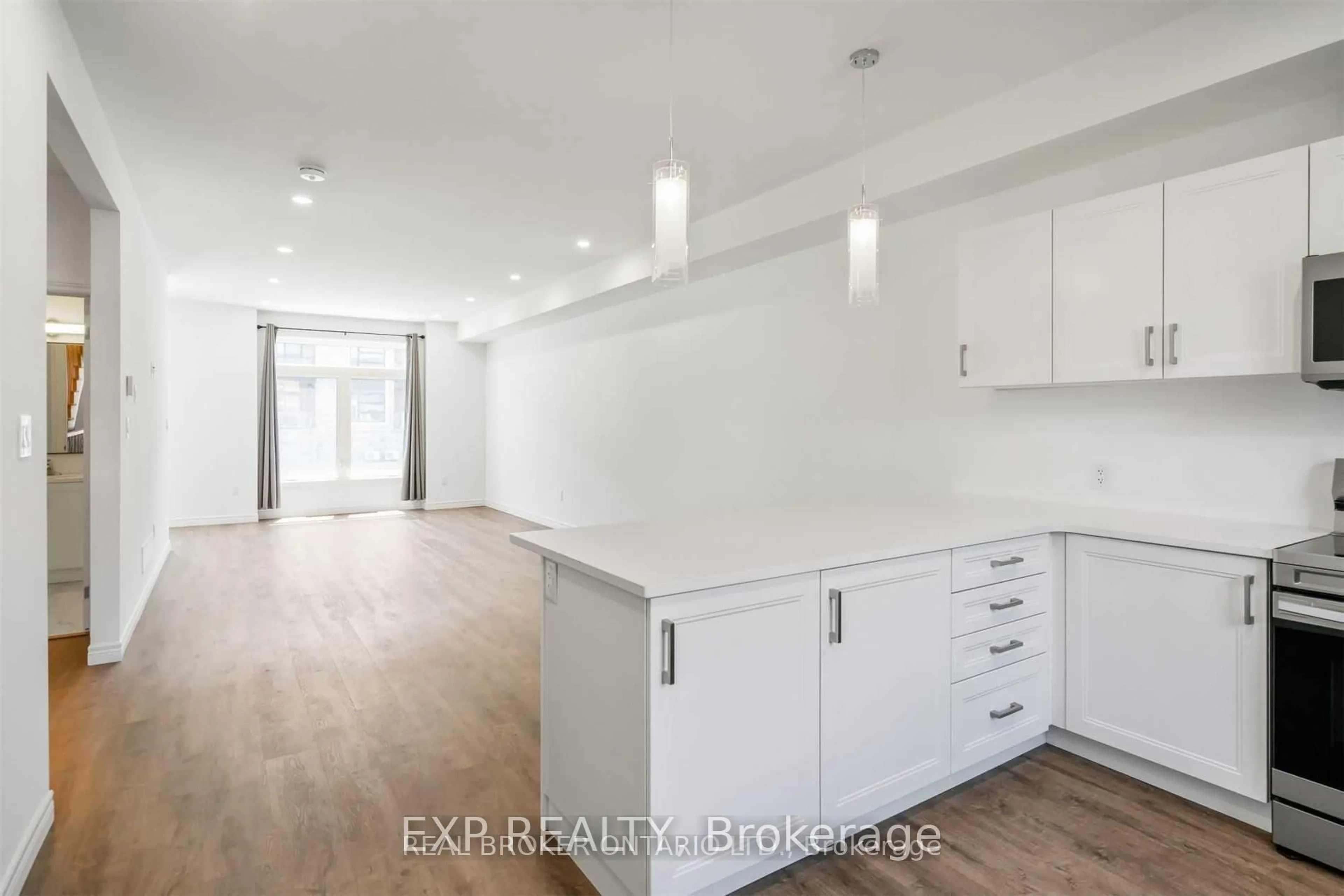 Open concept kitchen, wood/laminate floor for 141 Summersides Blvd, Pelham Ontario L3B 5N5