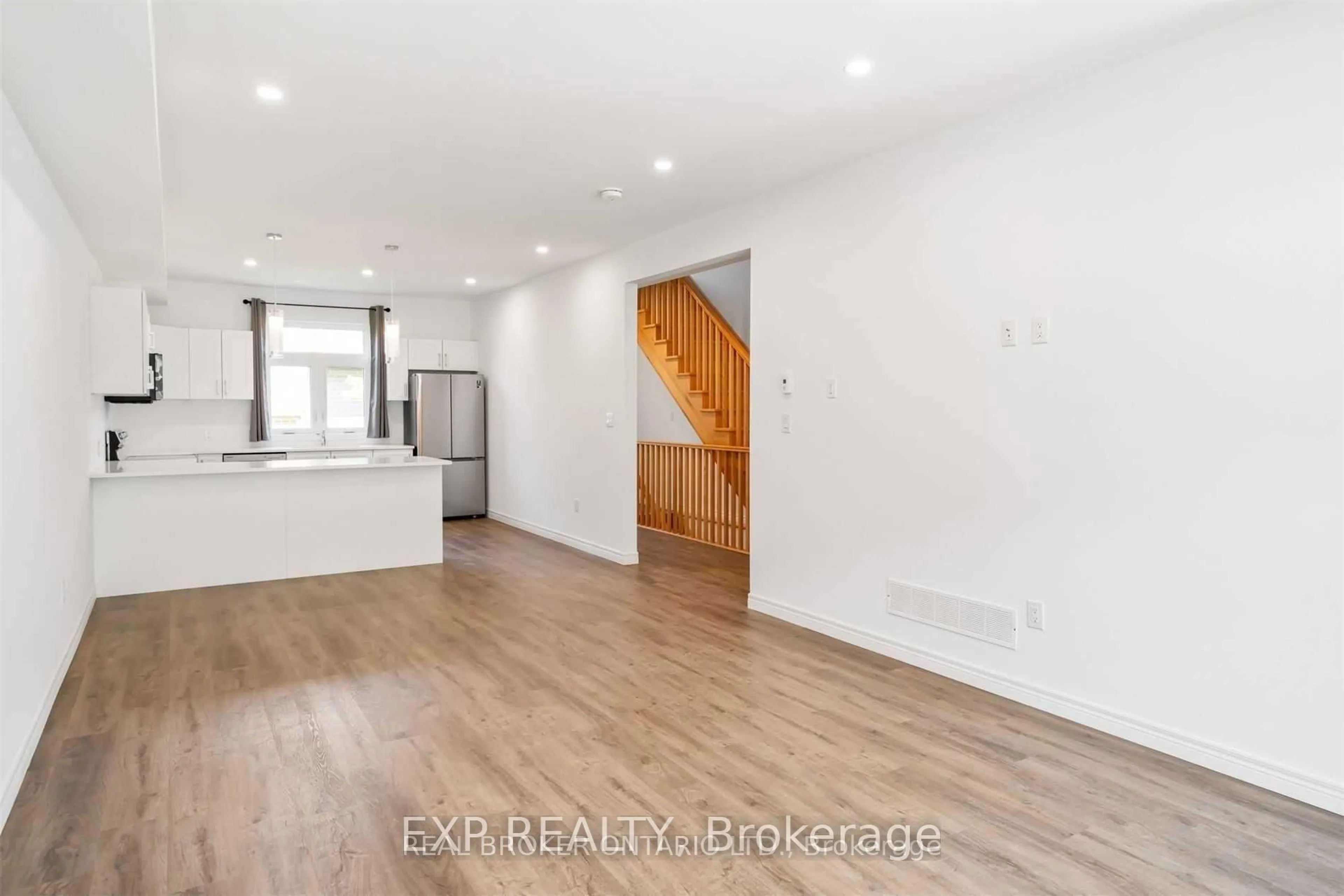A pic of a room for 141 Summersides Blvd, Pelham Ontario L3B 5N5