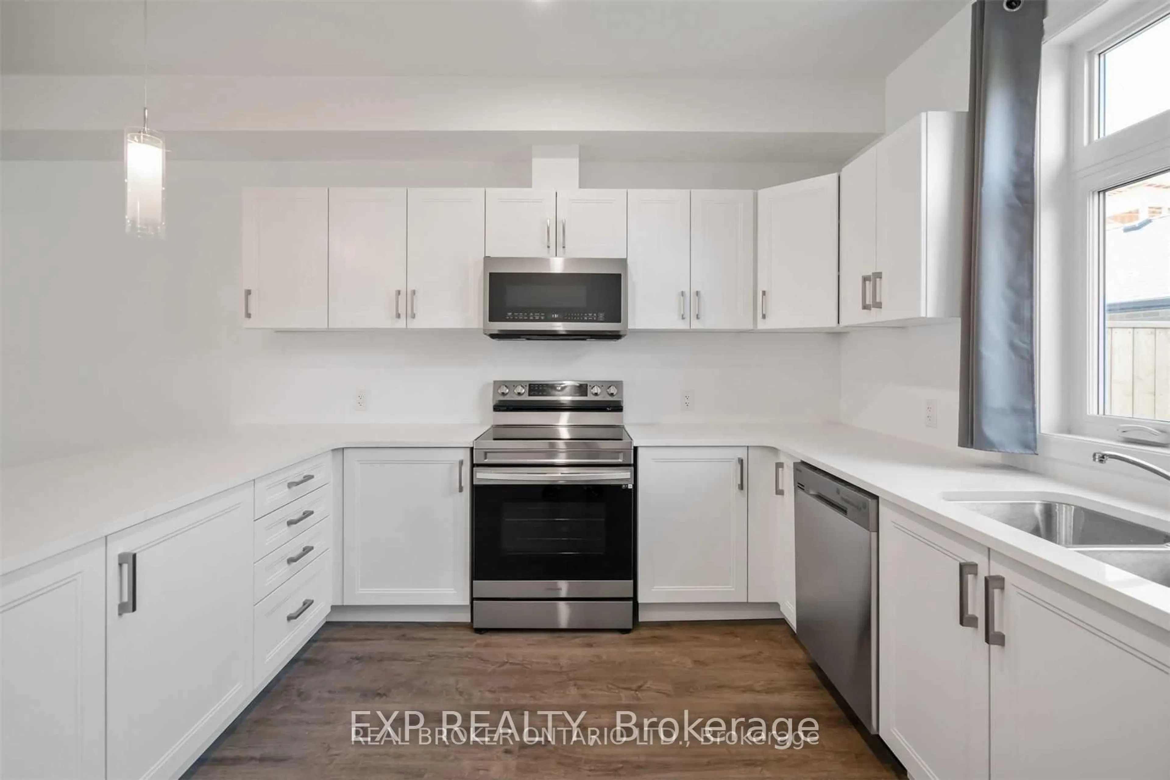 Standard kitchen, unknown for 141 Summersides Blvd, Pelham Ontario L3B 5N5