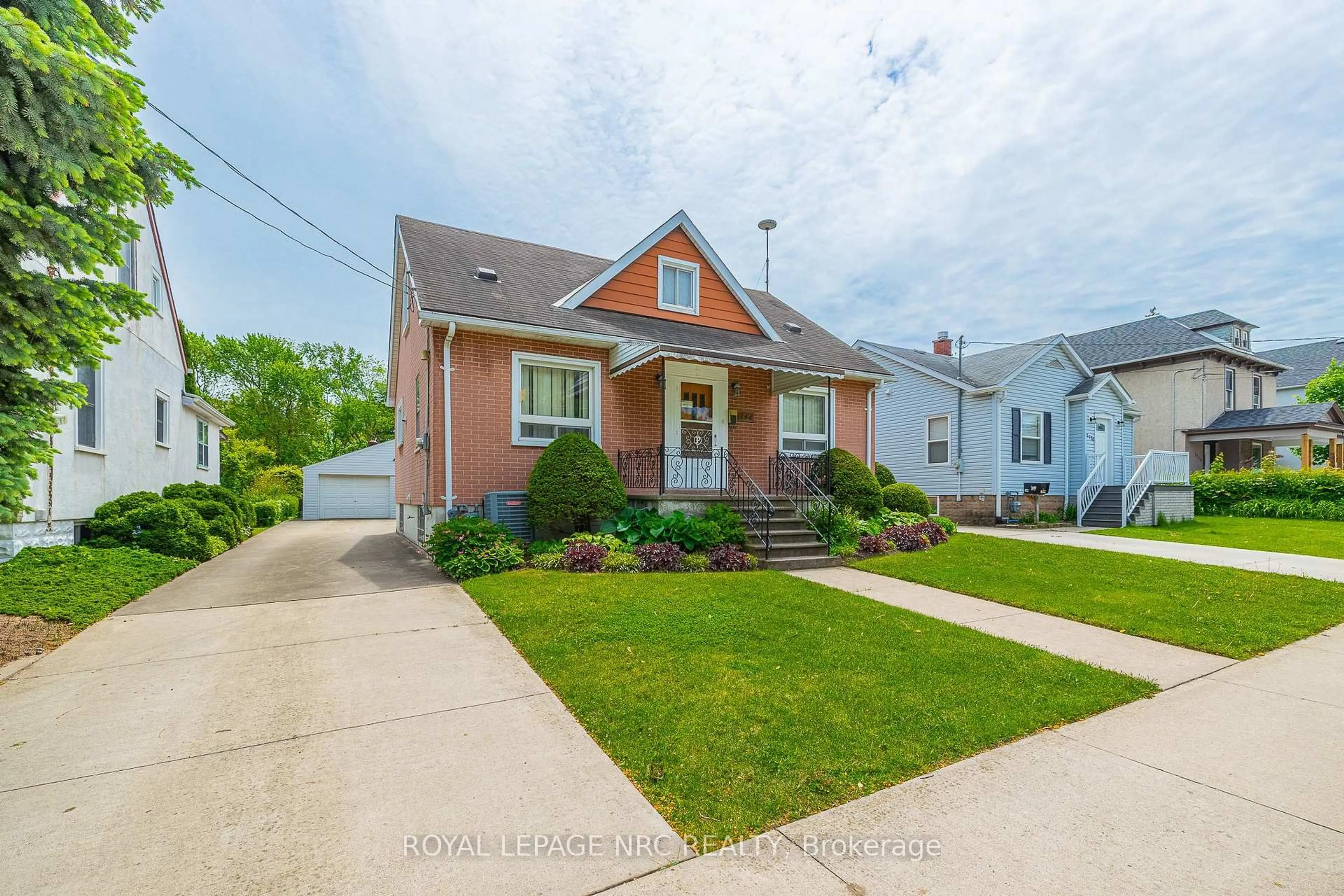 Home with brick exterior material, street for 5742 Robinson St, Niagara Falls Ontario L2G 2B2
