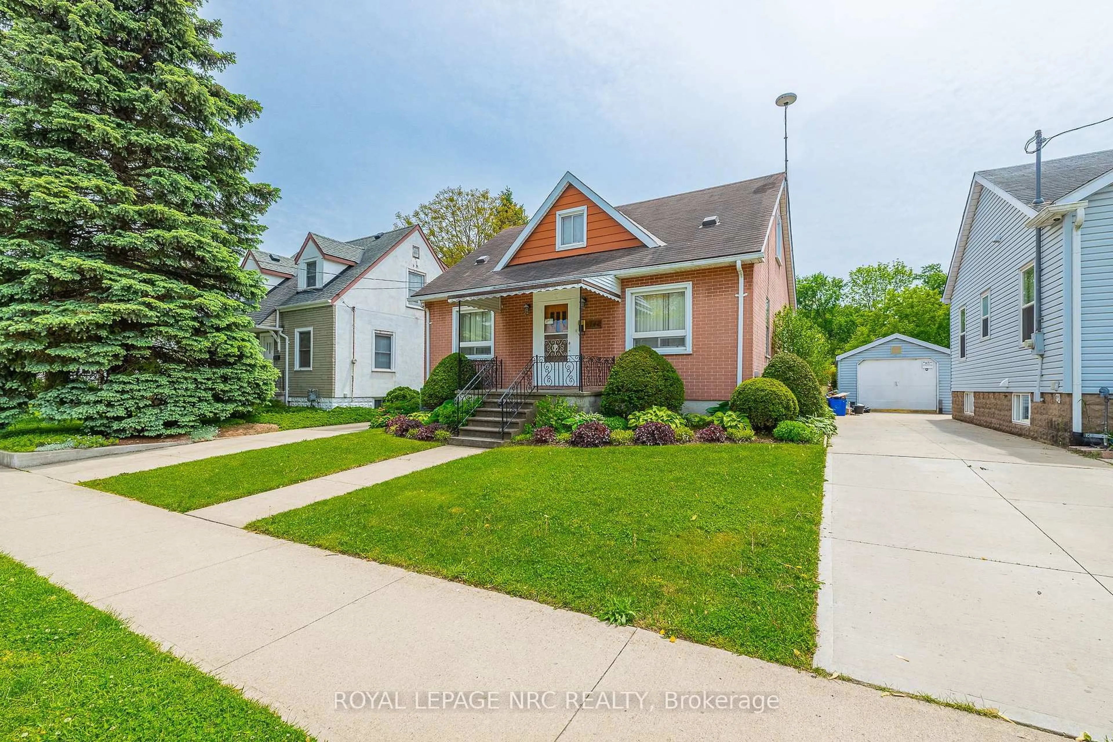 Home with brick exterior material, street for 5742 Robinson St, Niagara Falls Ontario L2G 2B2