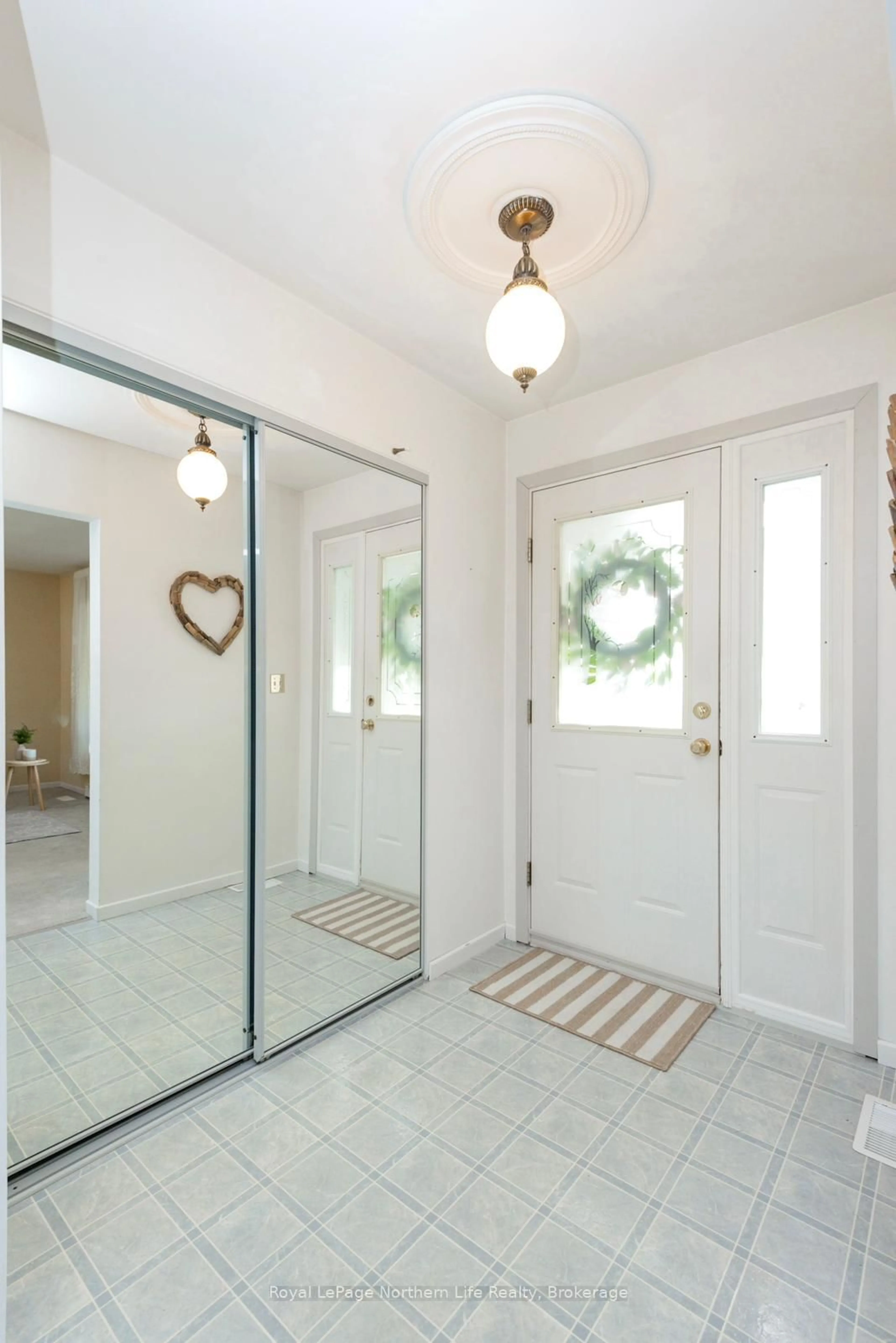 Indoor entryway for 35 Arthur St, West Nipissing Ontario P2B 1C9