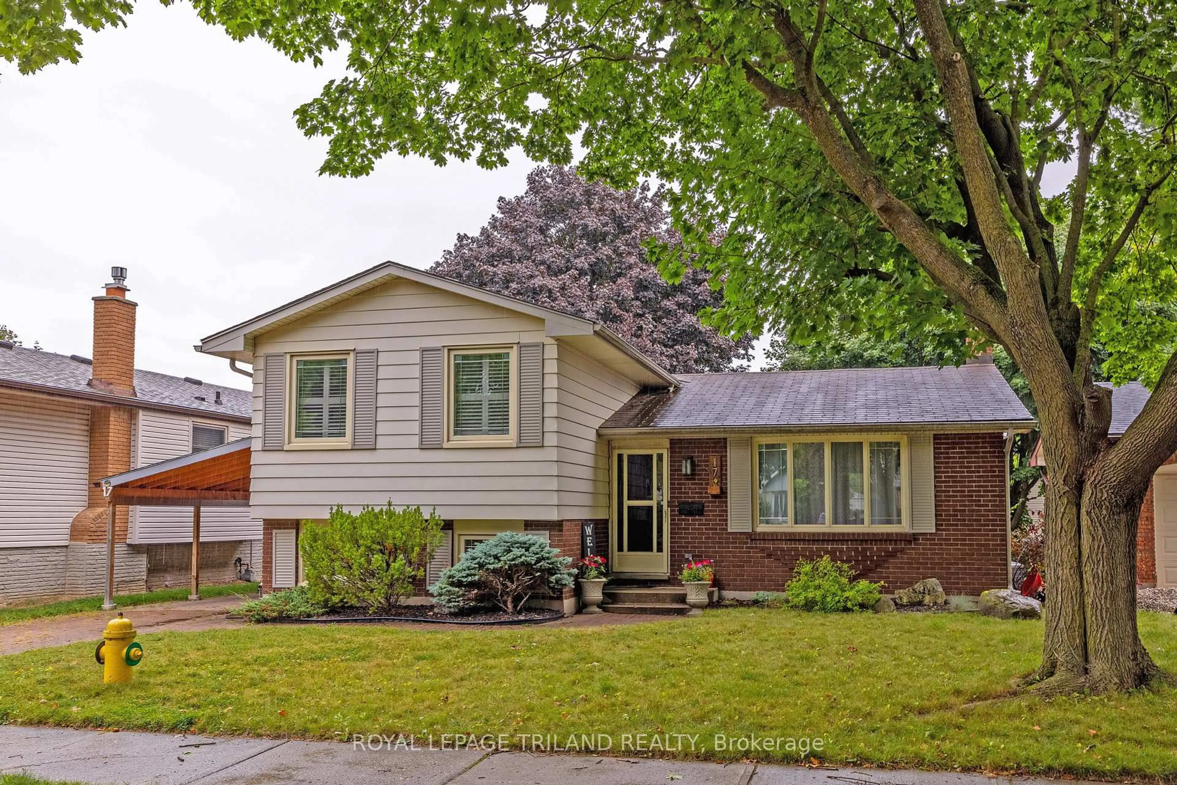 Home with vinyl exterior material, street for 17 Winding Way Cres, London North Ontario N6G 3E8