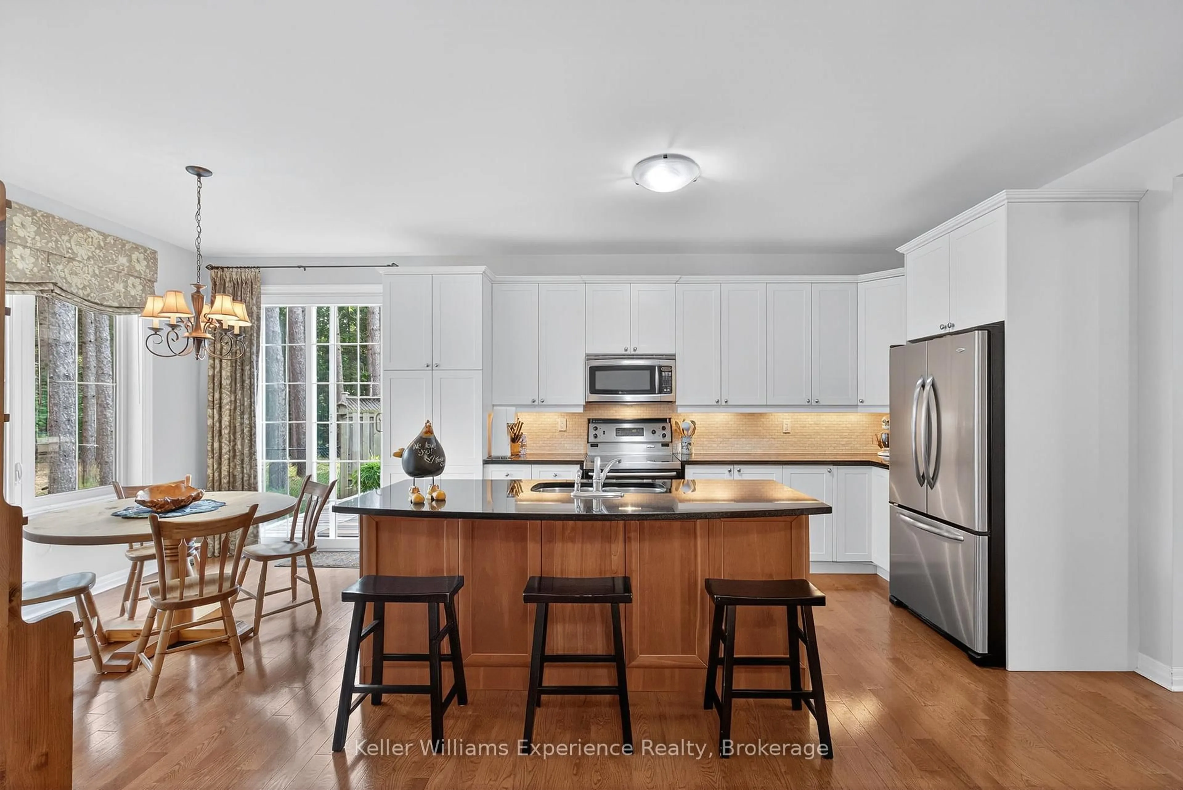 Open concept kitchen, ceramic/tile floor for 40 Windsong Cres, Bracebridge Ontario P1L 0A3