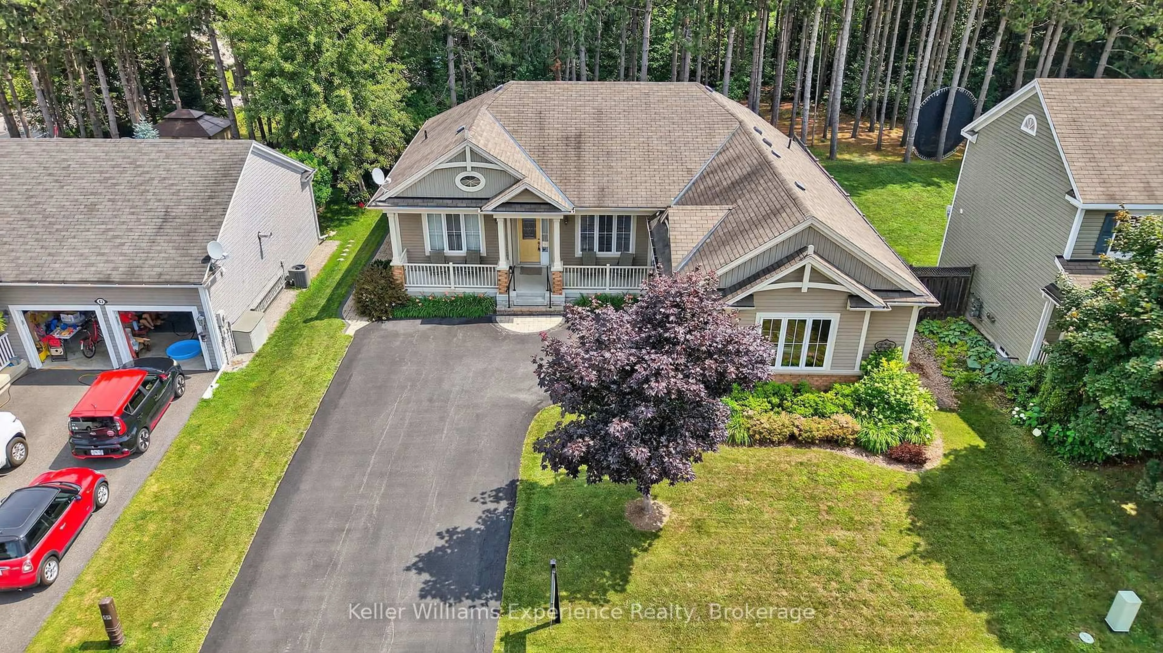 A pic from outside/outdoor area/front of a property/back of a property/a pic from drone, street for 40 Windsong Cres, Bracebridge Ontario P1L 0A3