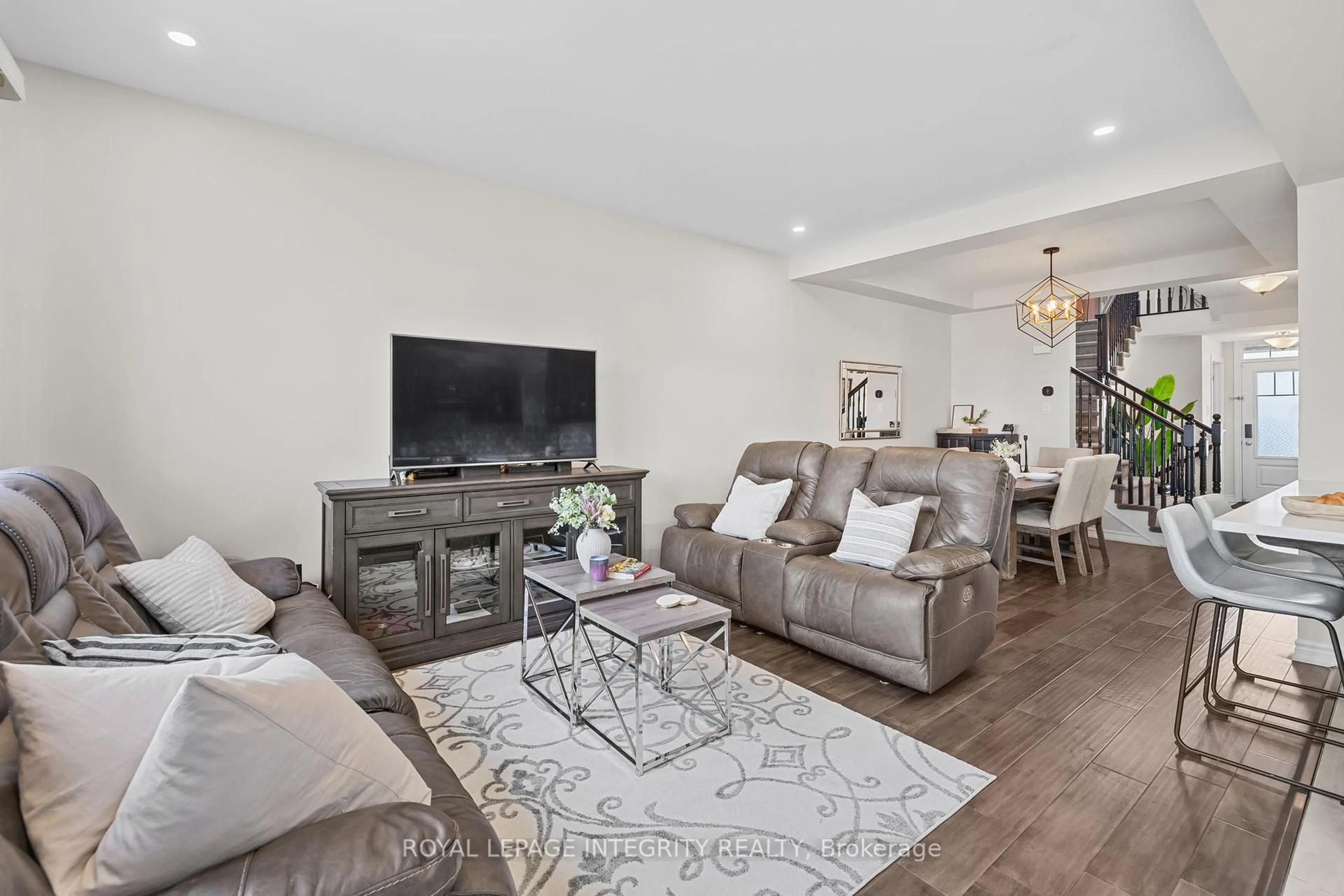 Living room with furniture, unknown for 568 Cope Dr, Ottawa Ontario K2V 0N8