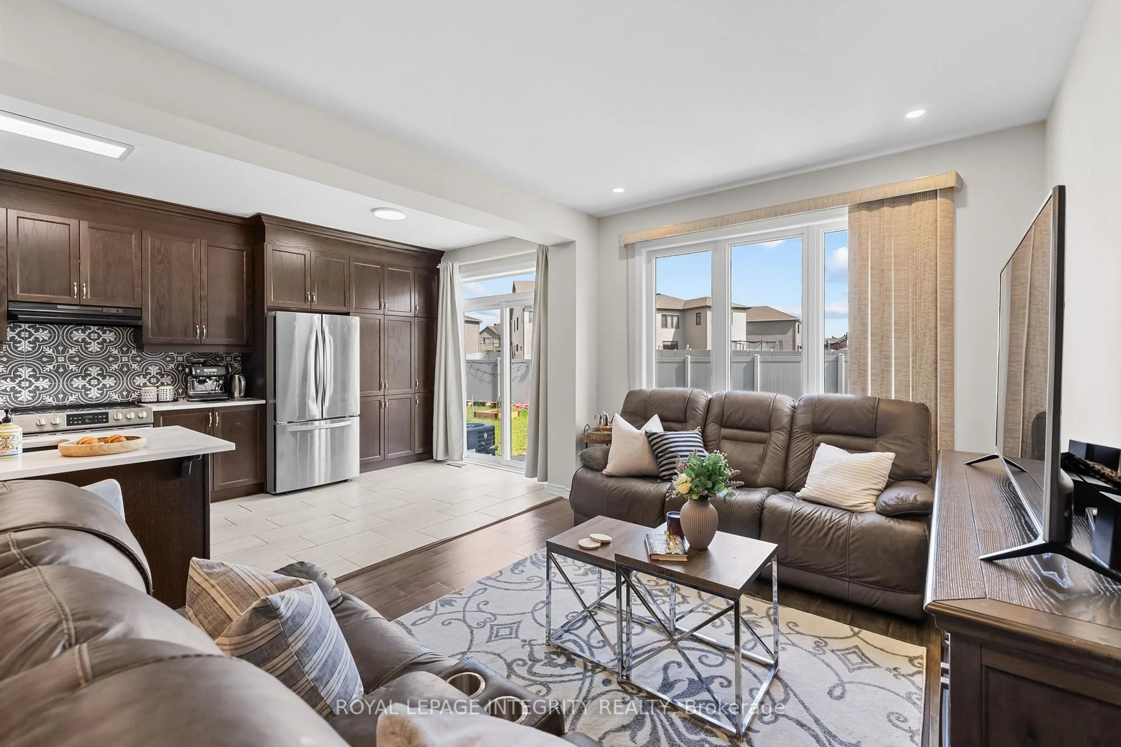 Living room with furniture, unknown for 568 Cope Dr, Ottawa Ontario K2V 0N8