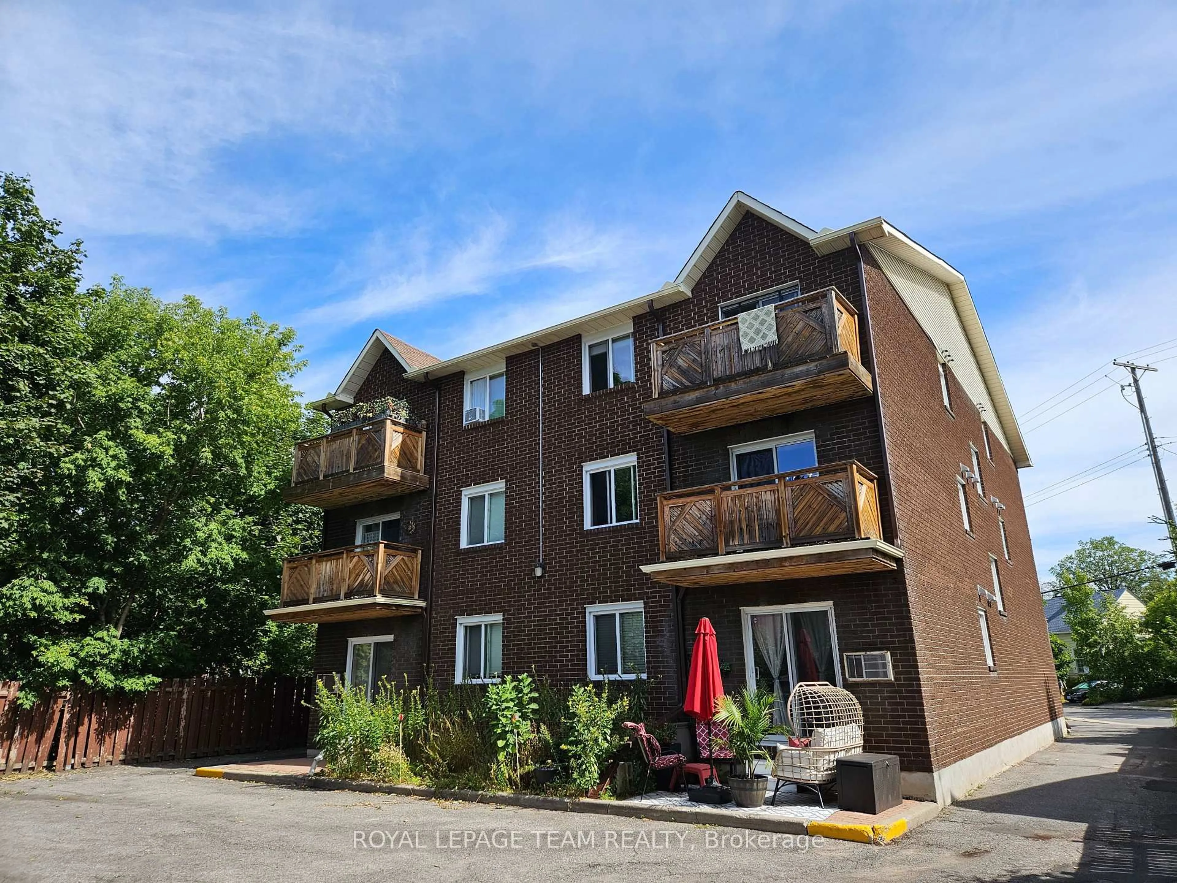 A pic from outside/outdoor area/front of a property/back of a property/a pic from drone, street for 522 Riverdale Ave #5, Ottawa Ontario K1S 1S5