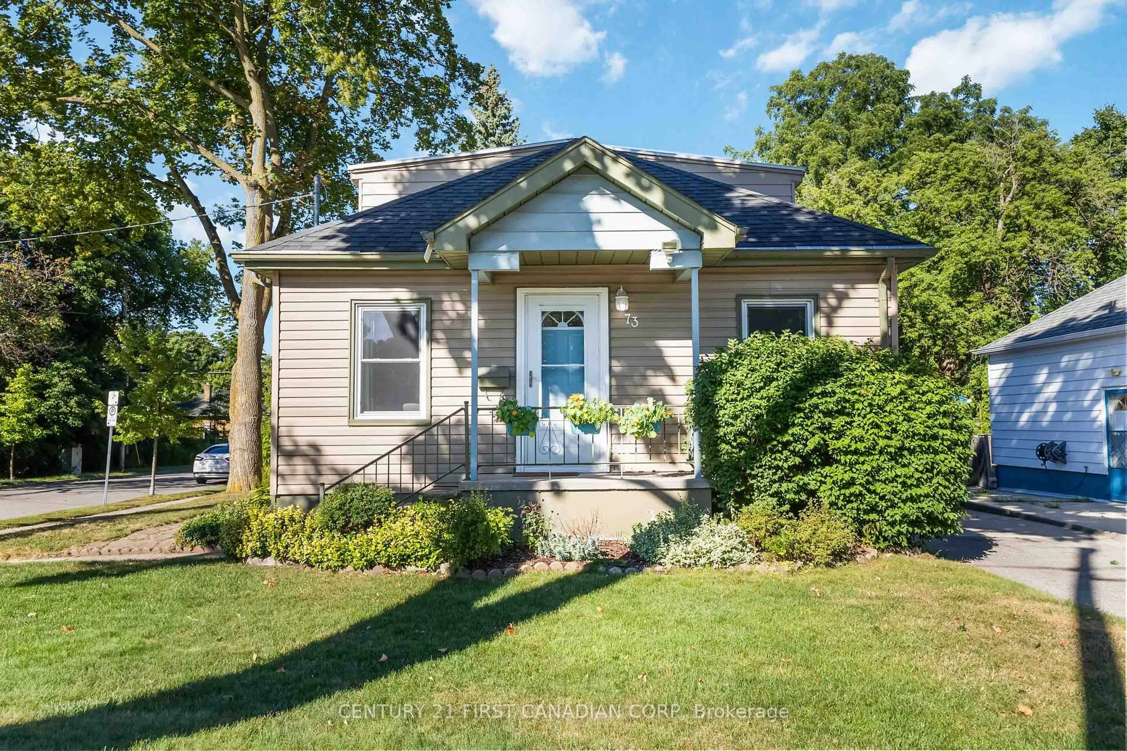 Home with vinyl exterior material, street for 73 Josephine St, London South Ontario N5Z 3P1