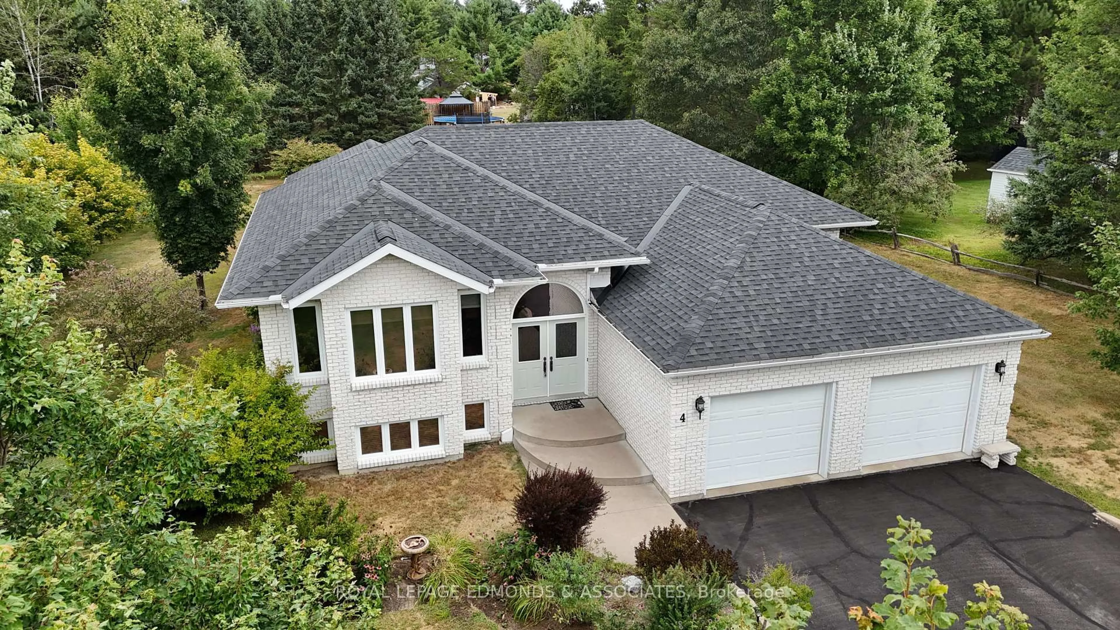 A pic from outside/outdoor area/front of a property/back of a property/a pic from drone, unknown for 4 Jamie Cres, Petawawa Ontario K8H 3N2