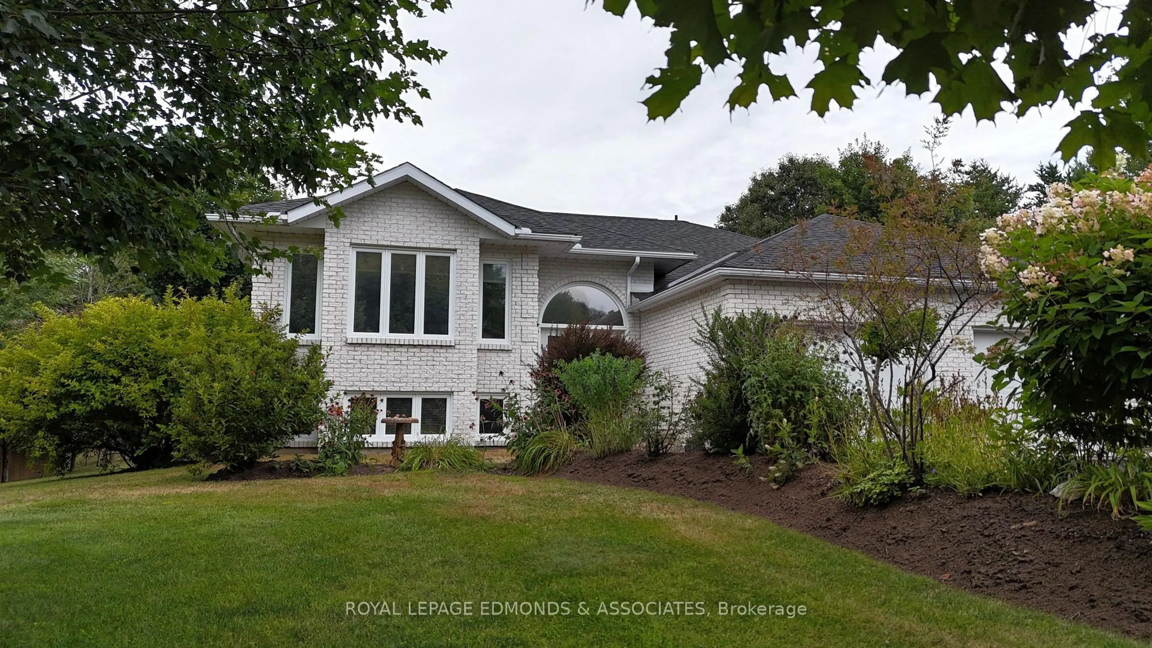 Home with vinyl exterior material, street for 4 Jamie Cres, Petawawa Ontario K8H 3N2
