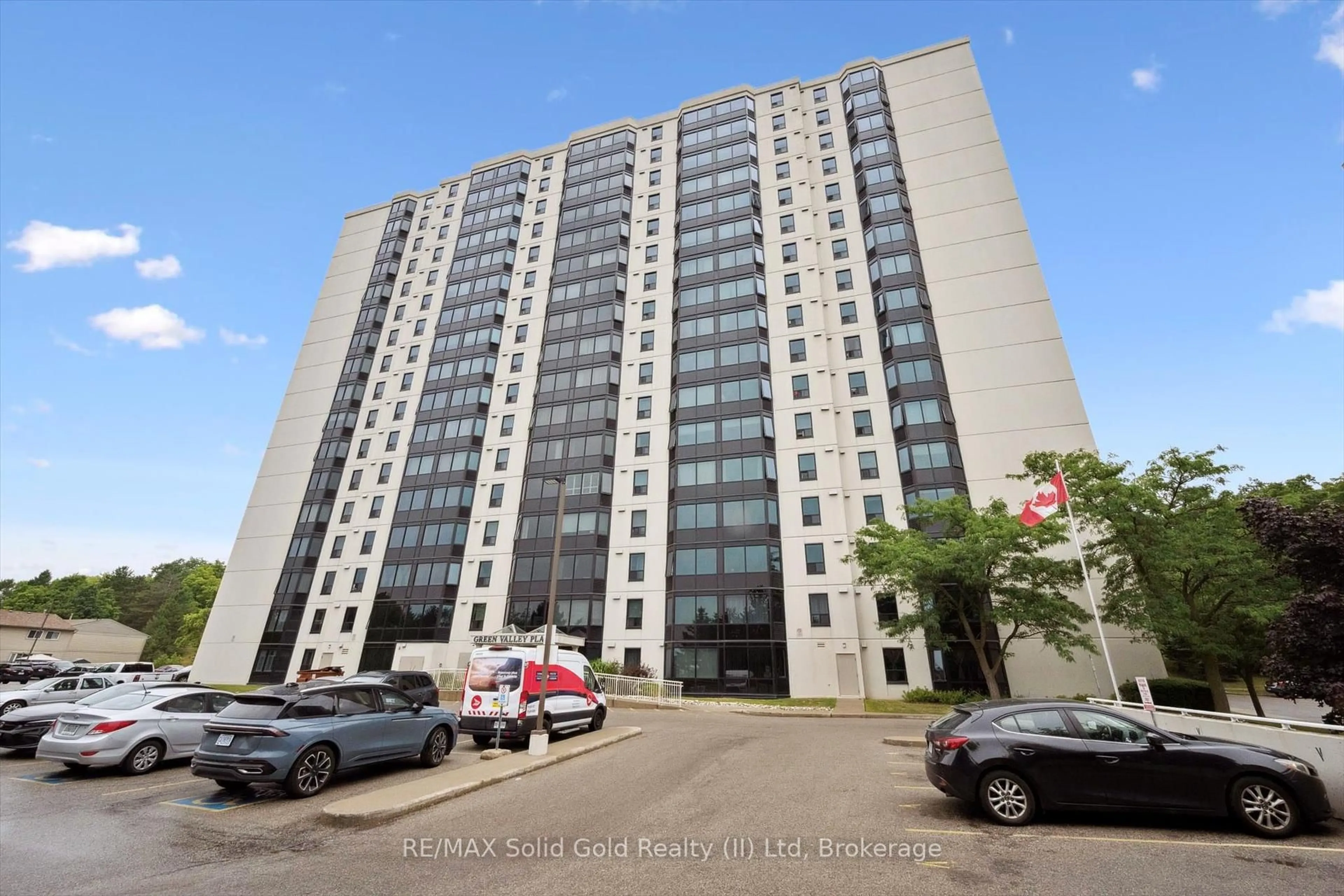 Indoor foyer for 35 Green Valley Dr #304, Kitchener Ontario N2P 2A5
