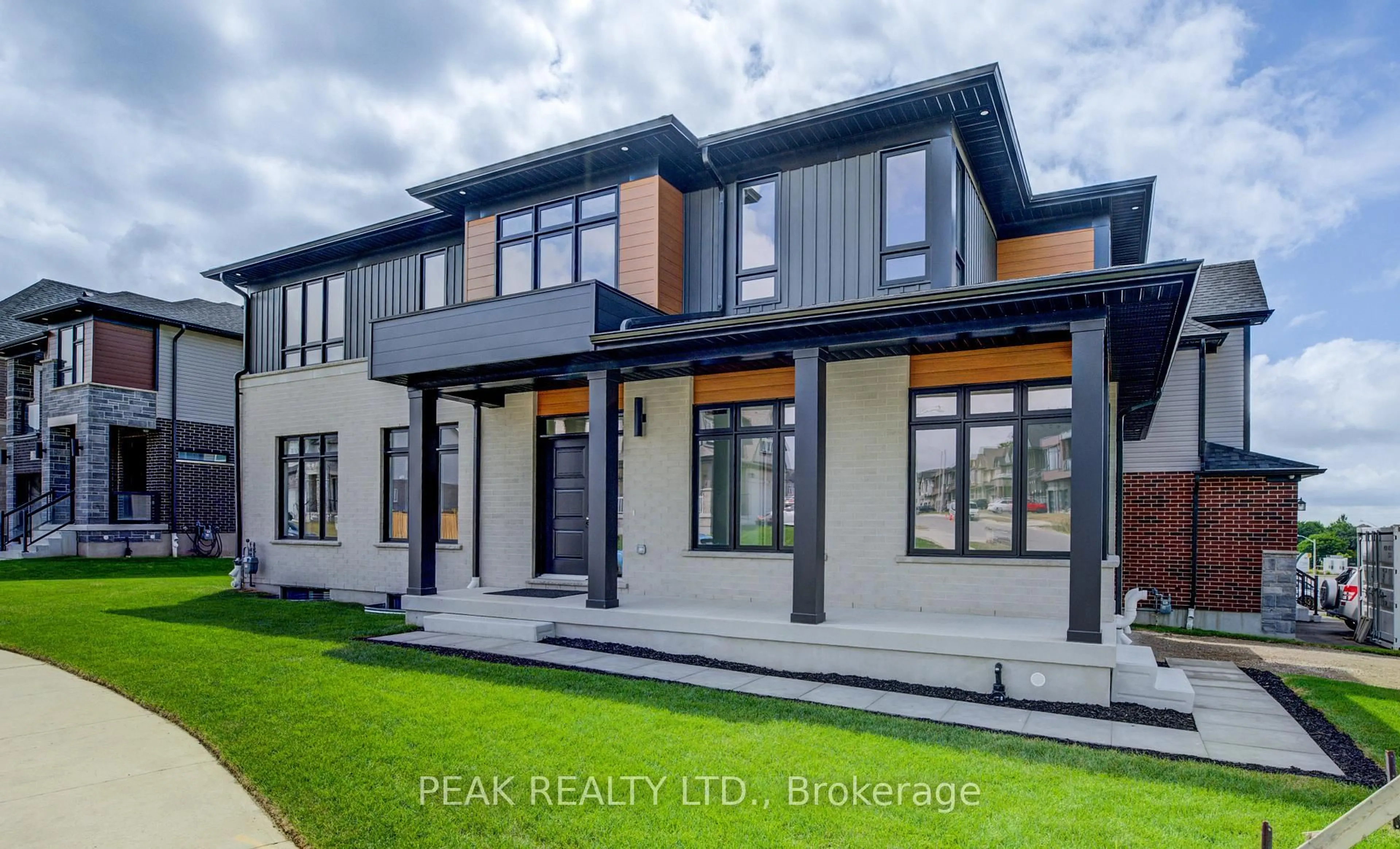 Home with brick exterior material, building for 86 Nathalie St, Kitchener Ontario N2E 0C4