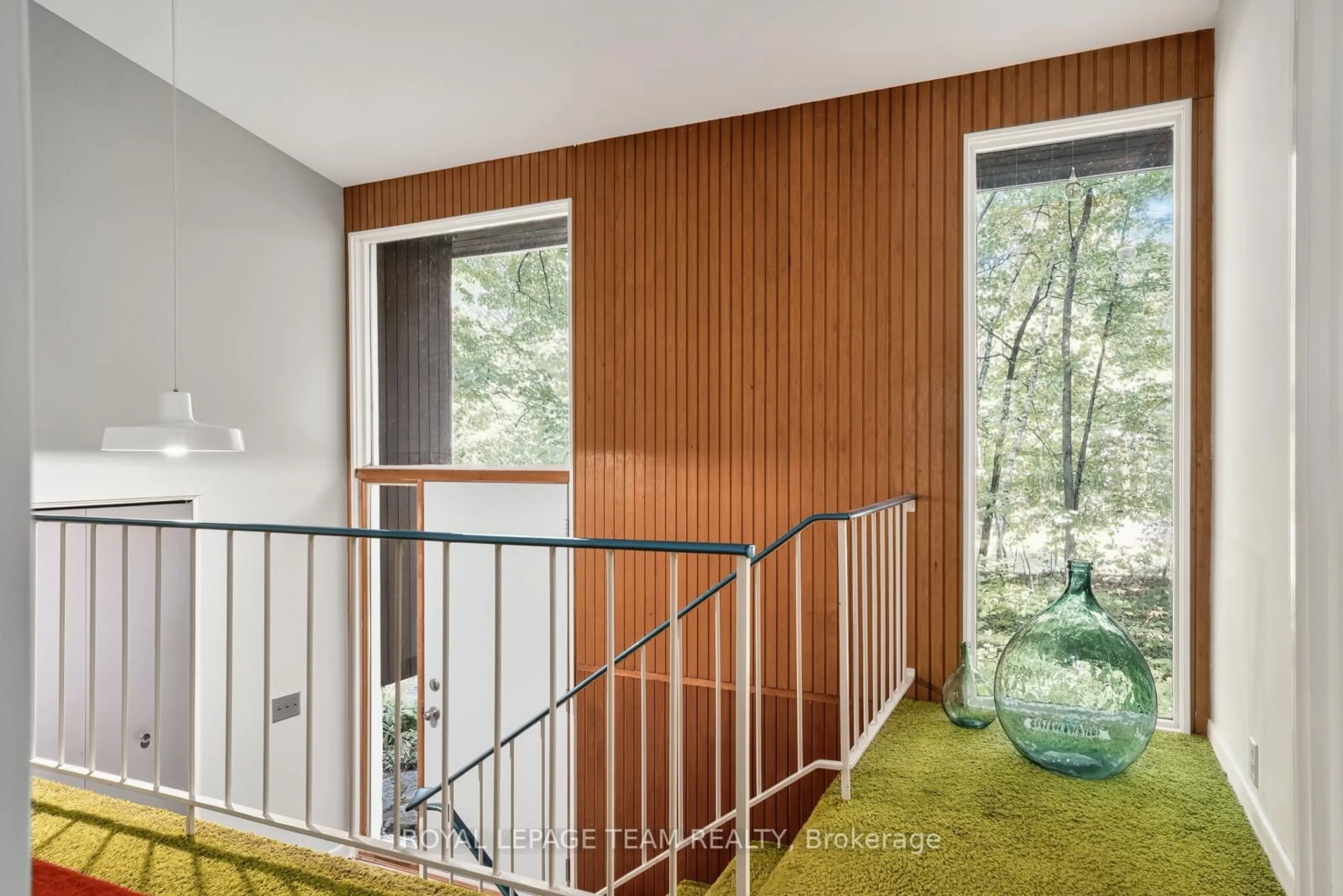 Indoor foyer for 16 Kindle Crt, Ottawa Ontario K1J 6E2