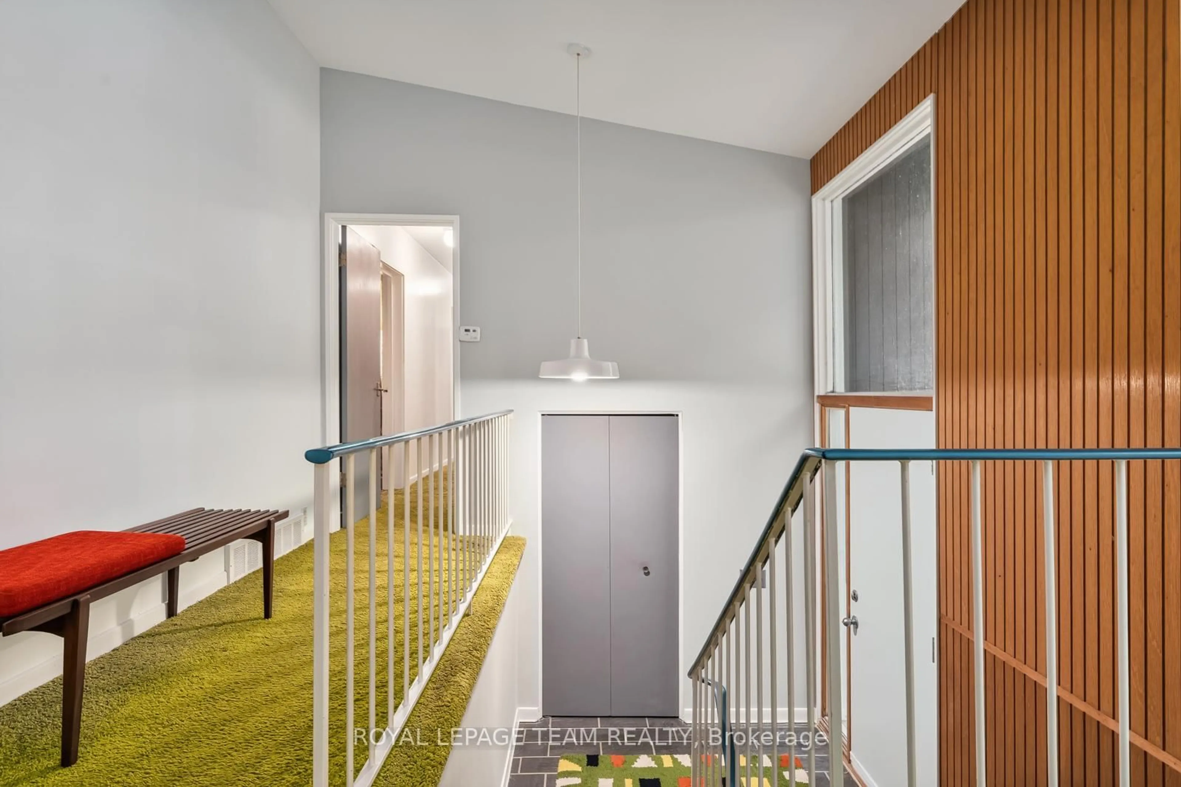 Indoor foyer for 16 Kindle Crt, Ottawa Ontario K1J 6E2