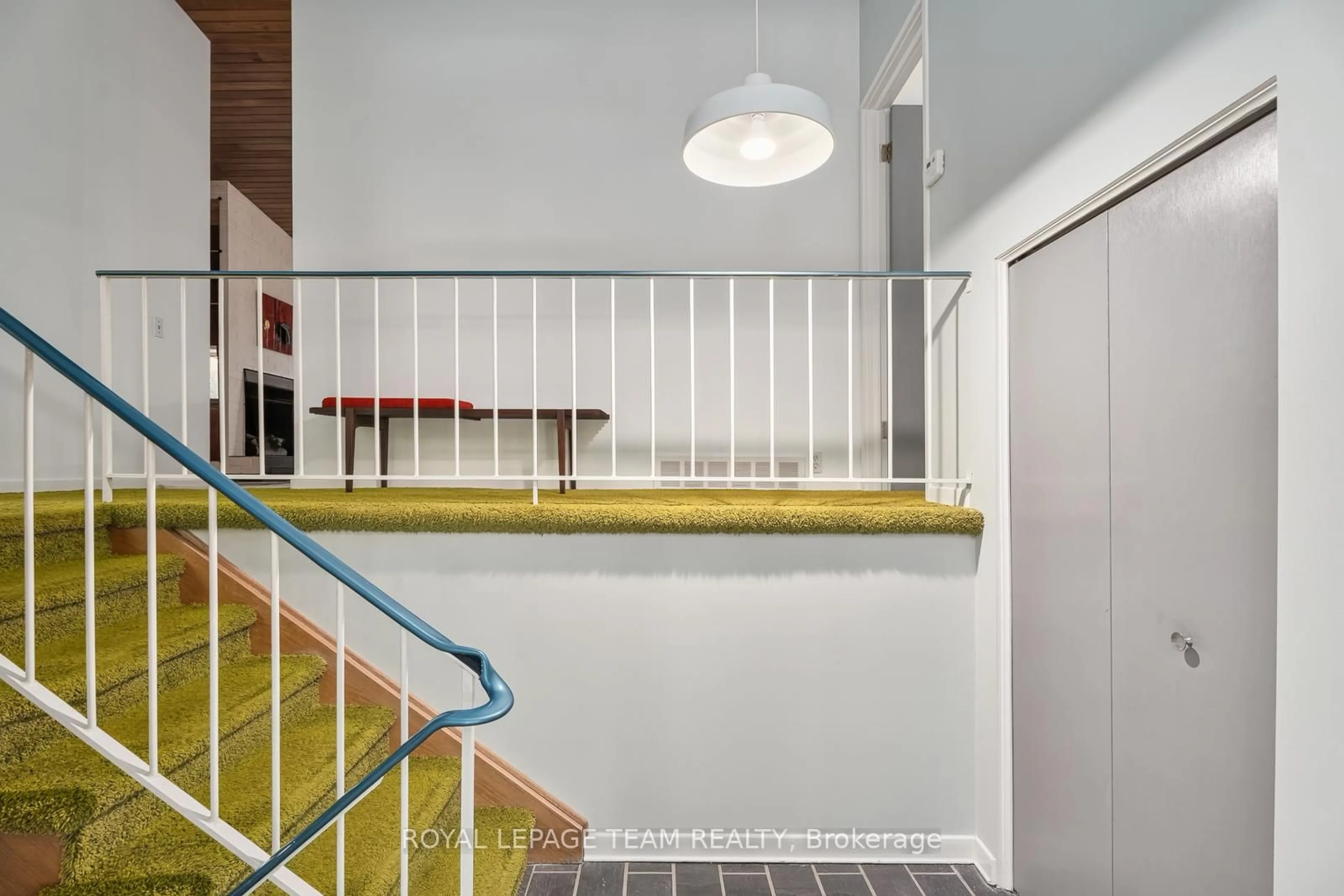Indoor foyer for 16 Kindle Crt, Ottawa Ontario K1J 6E2