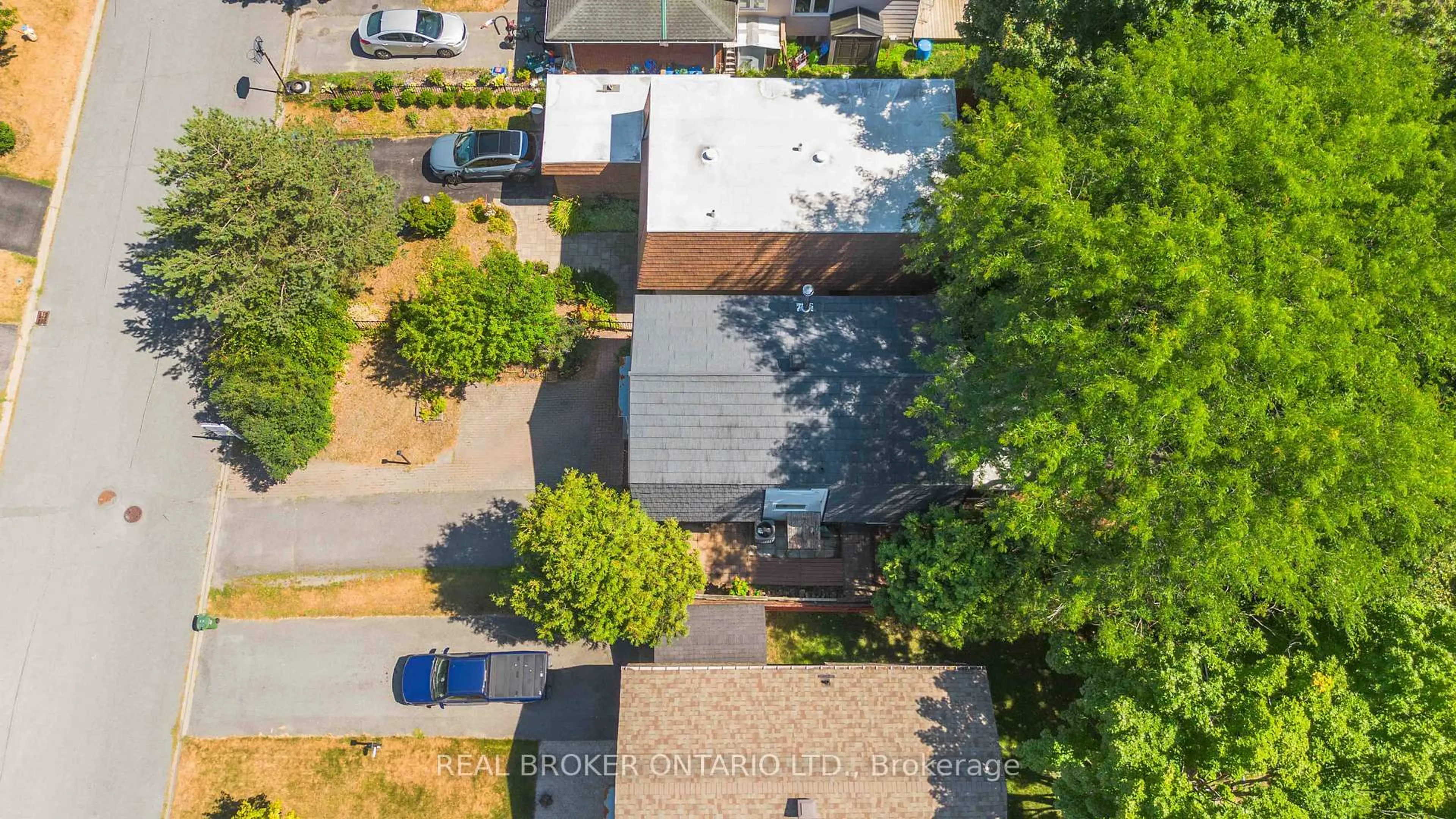 A pic from outside/outdoor area/front of a property/back of a property/a pic from drone, street for 77 Priam Way, Ottawa Ontario K2H 8S7