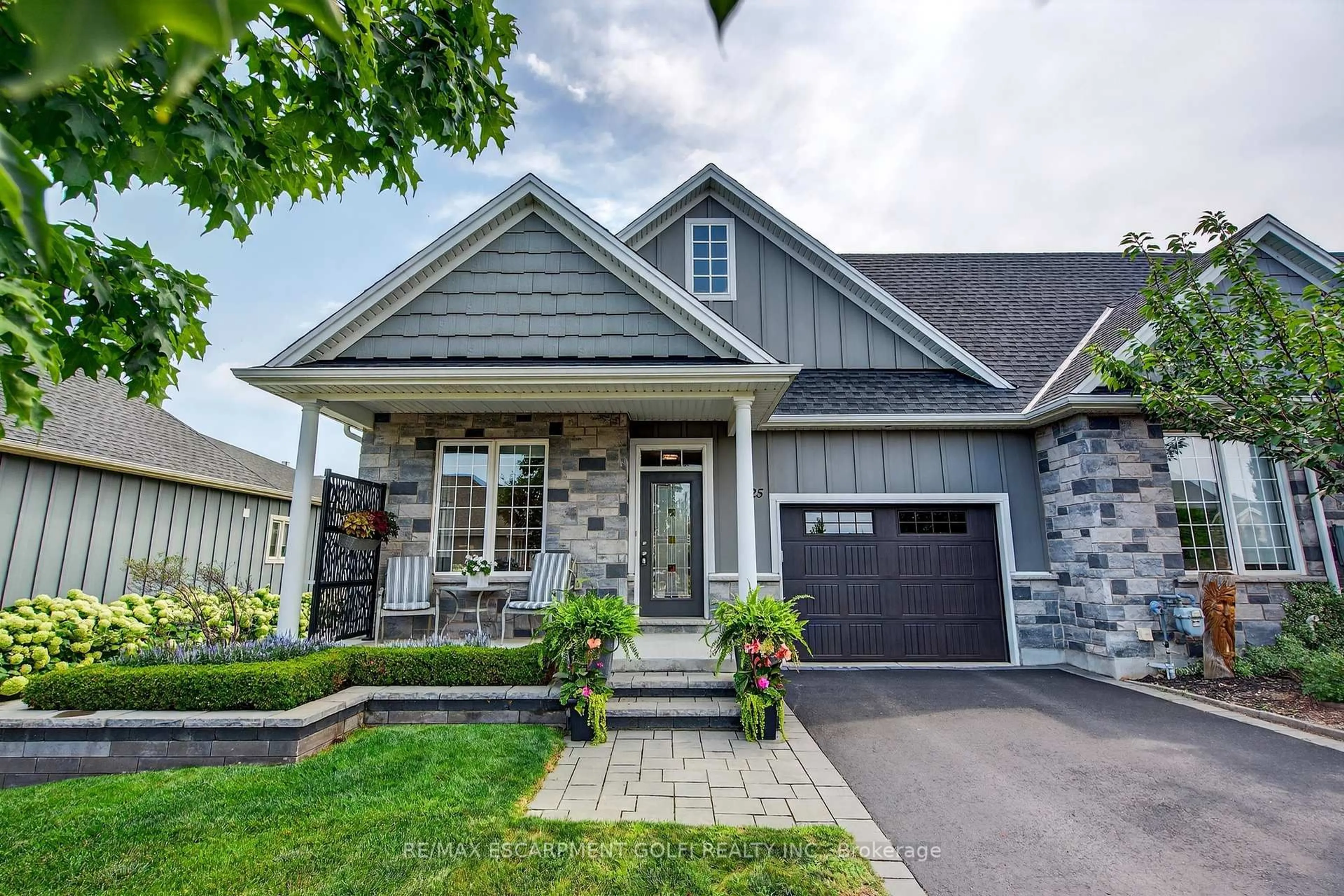 Home with brick exterior material, street for 25 Pierpoint Dr, Niagara-on-the-Lake Ontario L0S 1J0