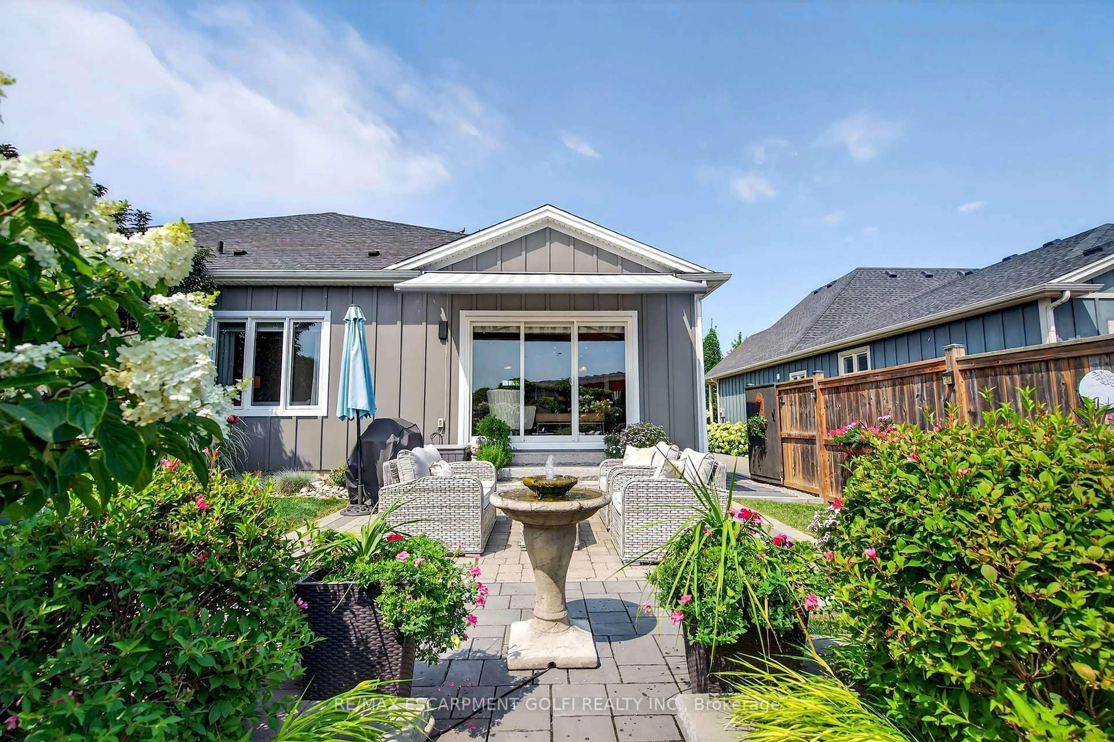 Patio, street for 25 Pierpoint Dr, Niagara-on-the-Lake Ontario L0S 1J0