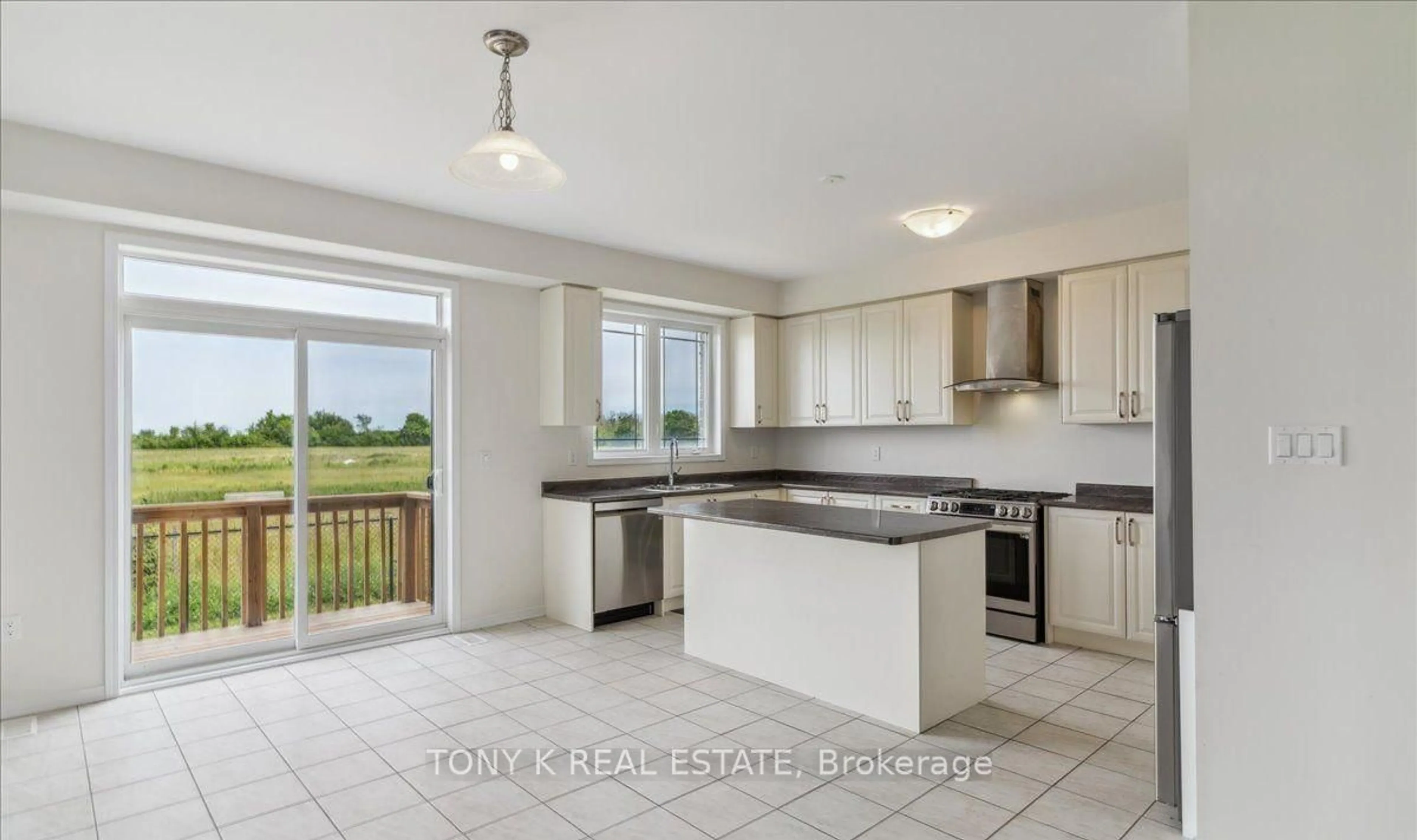 Open concept kitchen, unknown for 137 David St, Haldimand Ontario N0A 1H0