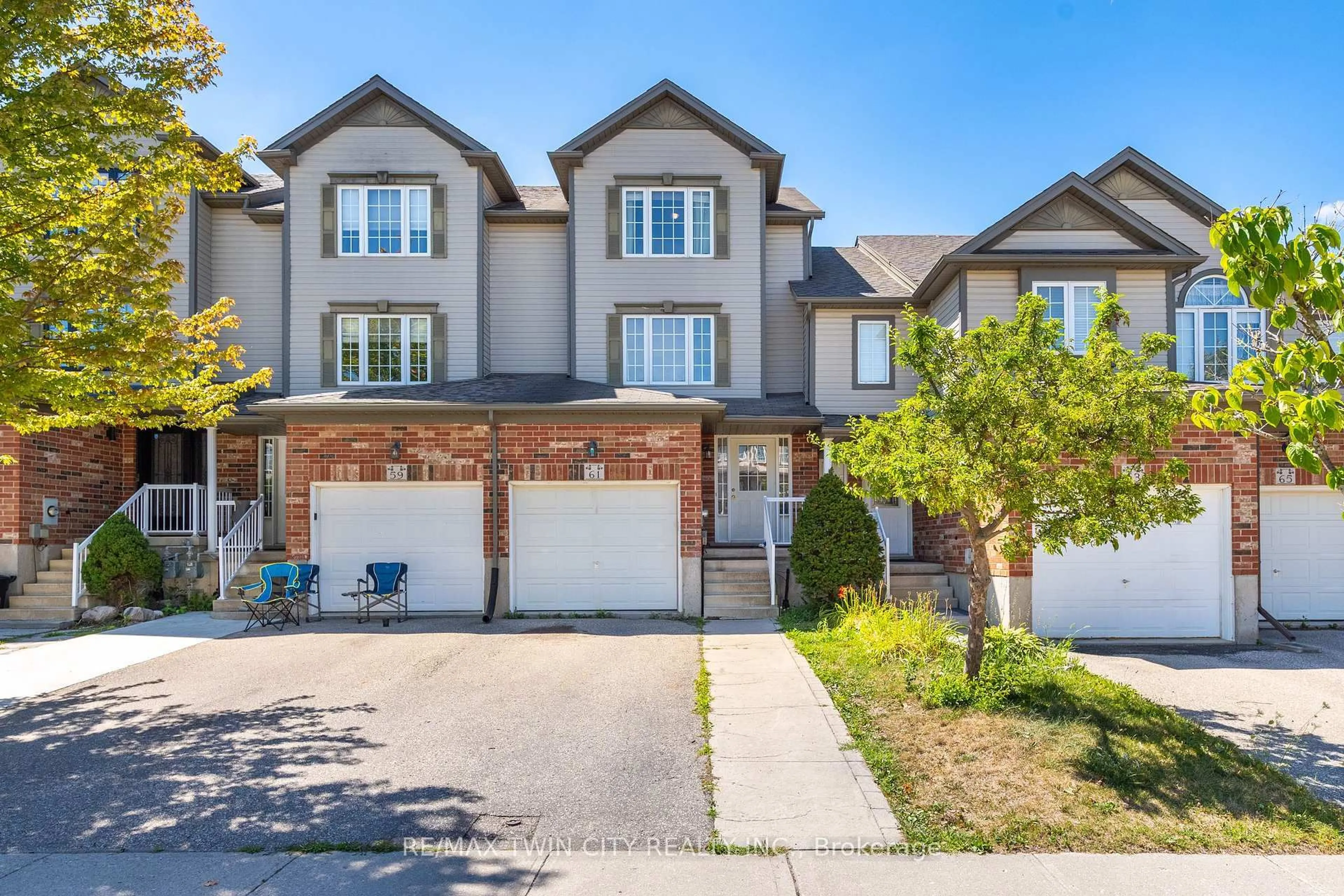 A pic from outside/outdoor area/front of a property/back of a property/a pic from drone, street for 61 Madeleine St, Kitchener Ontario N2R 1V4
