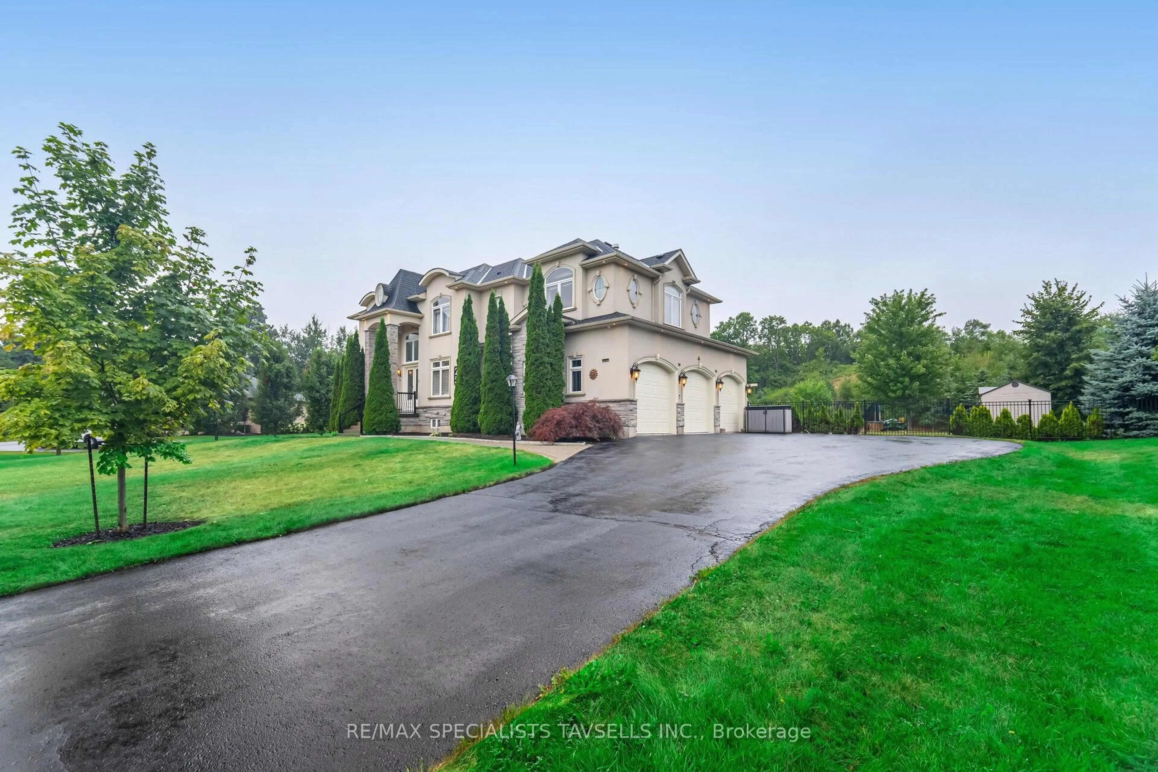 A pic from outside/outdoor area/front of a property/back of a property/a pic from drone, unknown for 25 Brookhaven Cres, East Garafraxa Ontario L9W 7L9