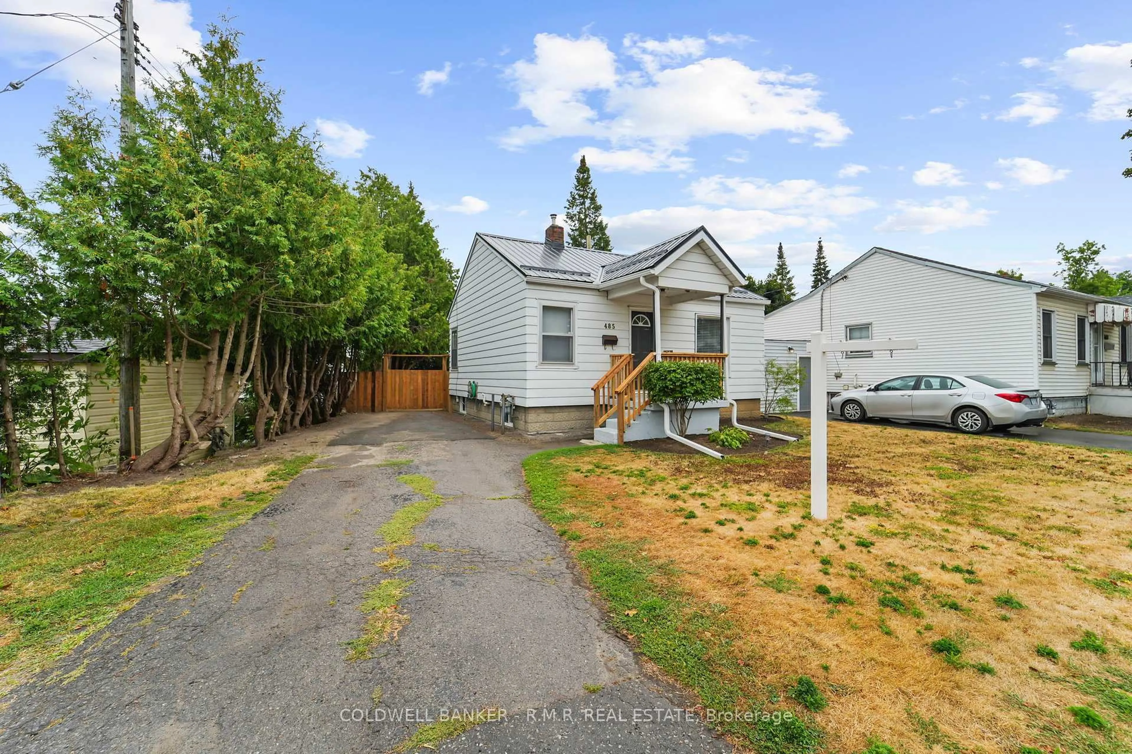 A pic from outside/outdoor area/front of a property/back of a property/a pic from drone, street for 485 Wolsely St, Peterborough Ontario K9H 5A7
