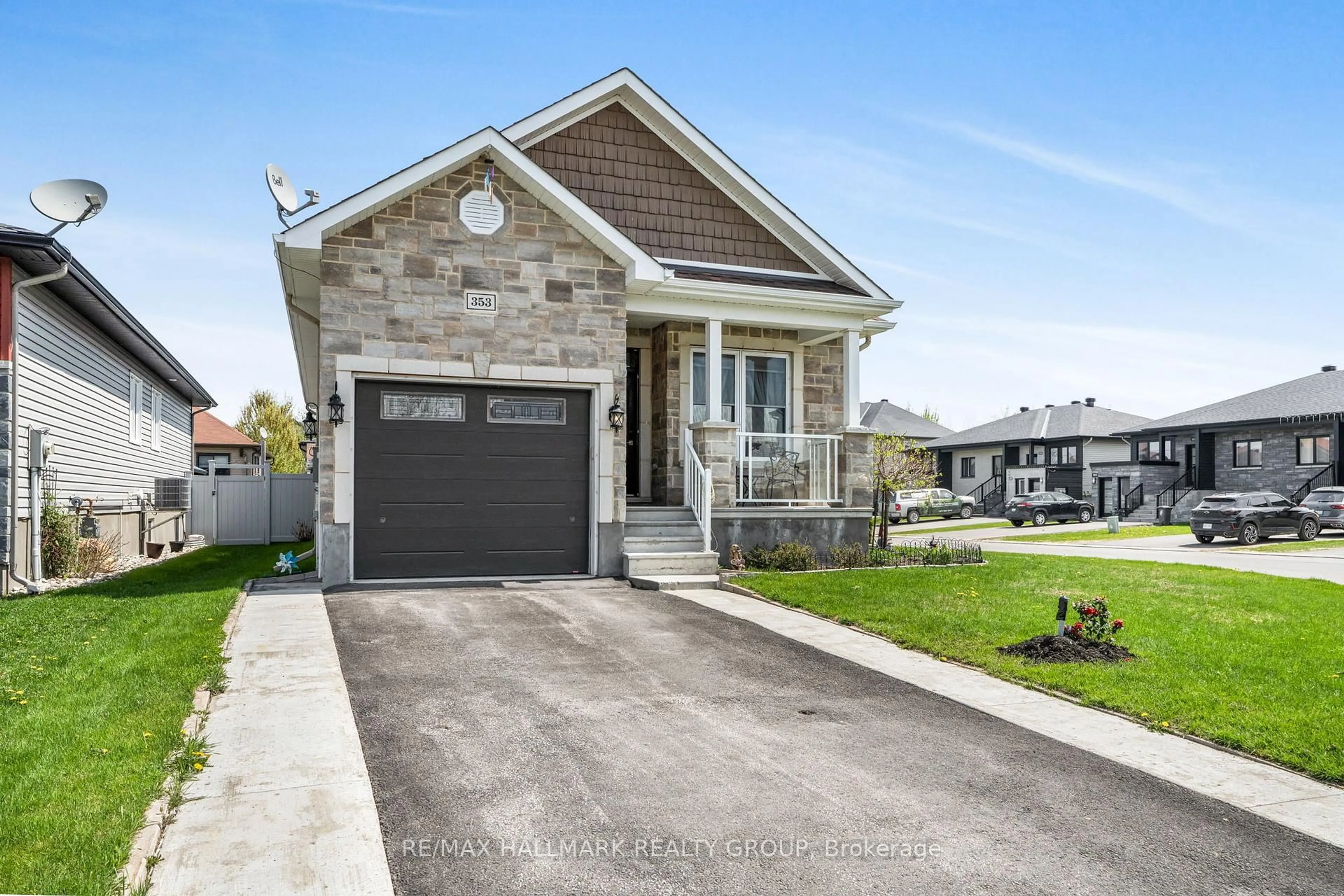 Home with brick exterior material, street for 353 Trillium Circ #023102003108565, Alfred and Plantagenet Ontario K0A 3K0