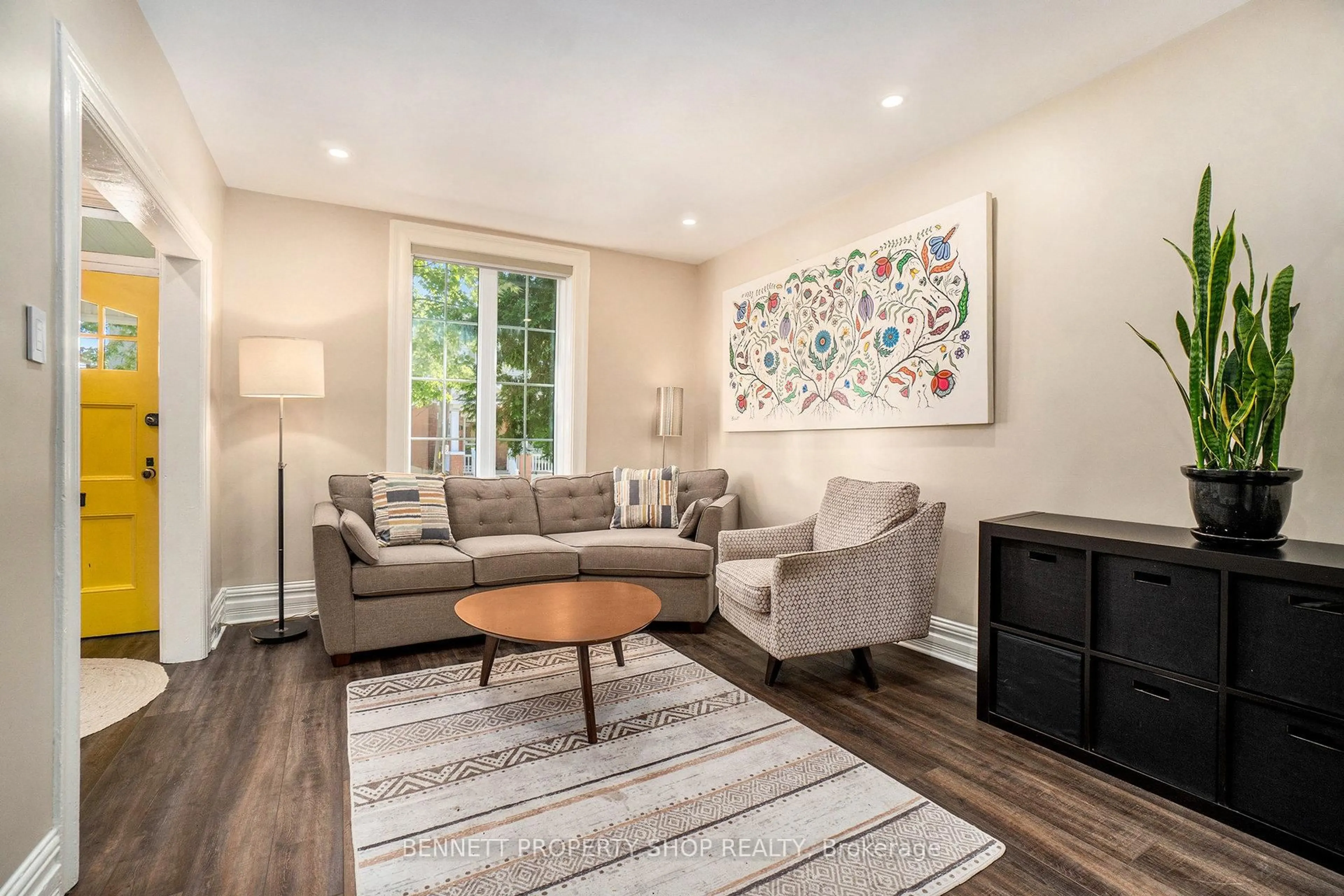 Living room with furniture, wood/laminate floor for 60 Melrose Ave, Ottawa Ontario K1Y 1T9