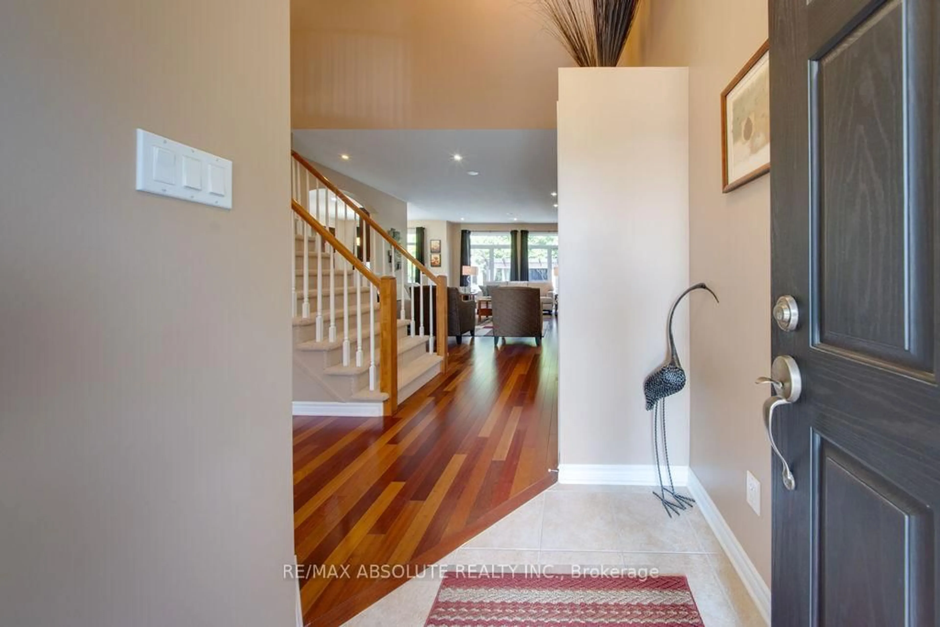 Indoor entryway for 118 Spiritwood Dr, Ottawa Ontario K2M 3A2