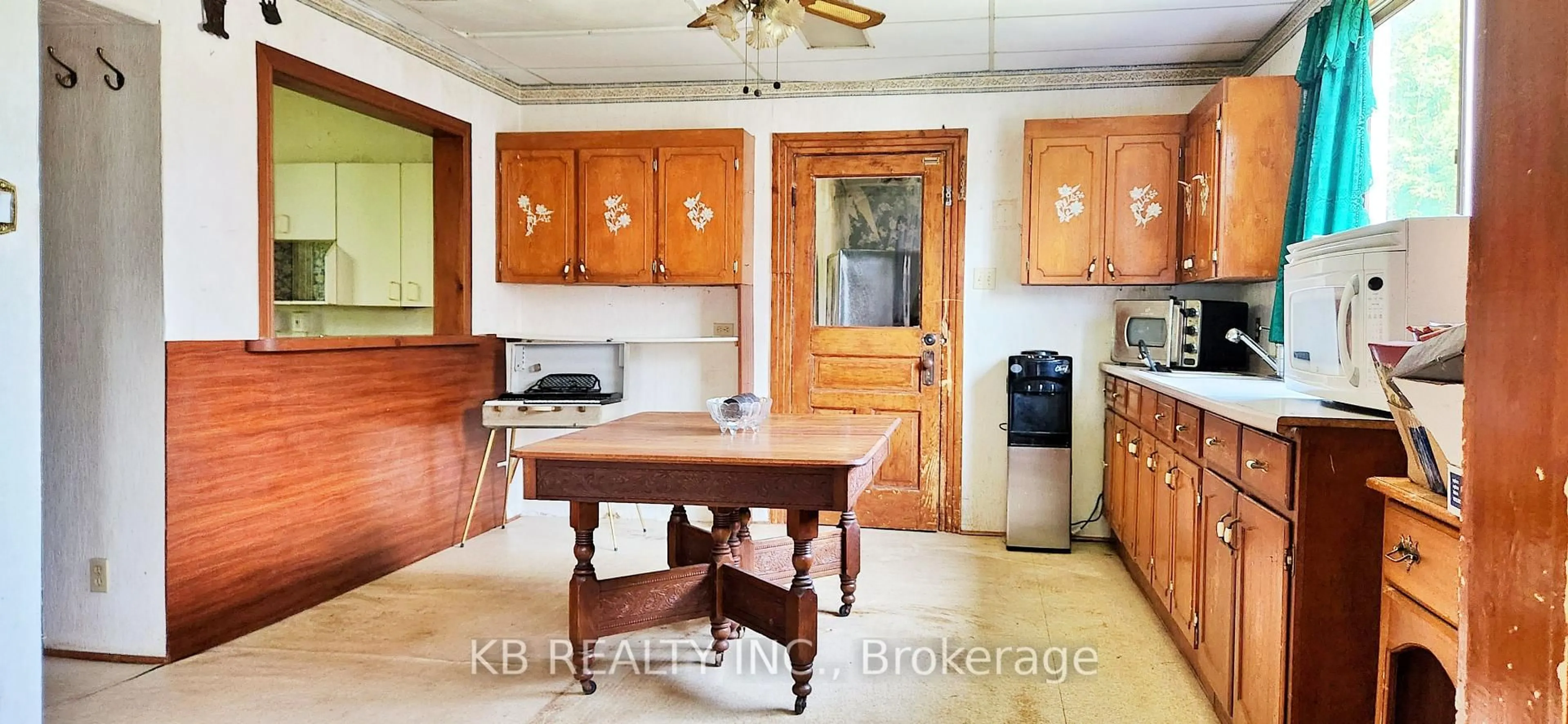 Standard kitchen, unknown for 1033 Bridge St, Barry's Bay Ontario K0K 1B0