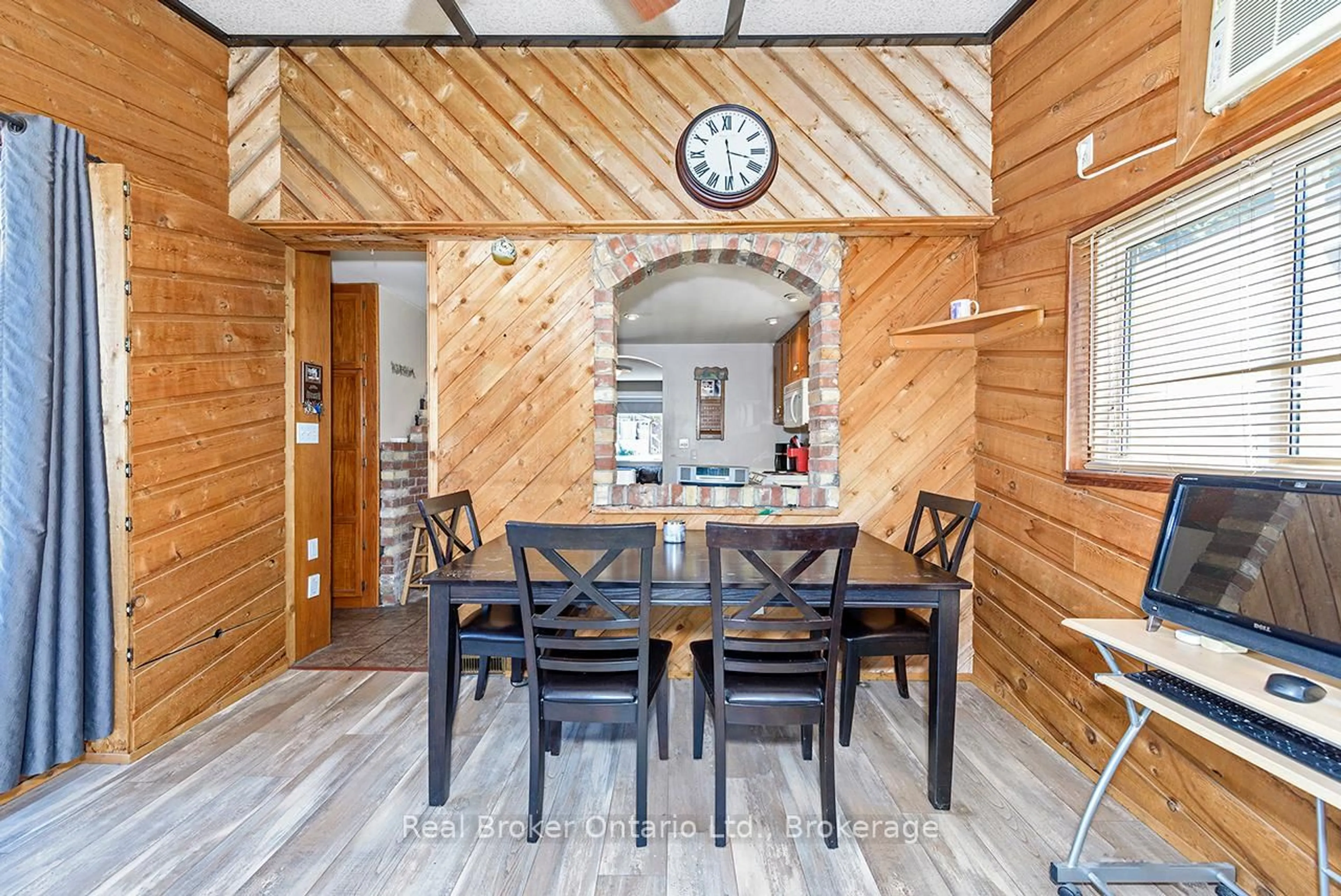 Dining room, wood/laminate floor for 58 fourth Ave, Cambridge Ontario N1S 2E1