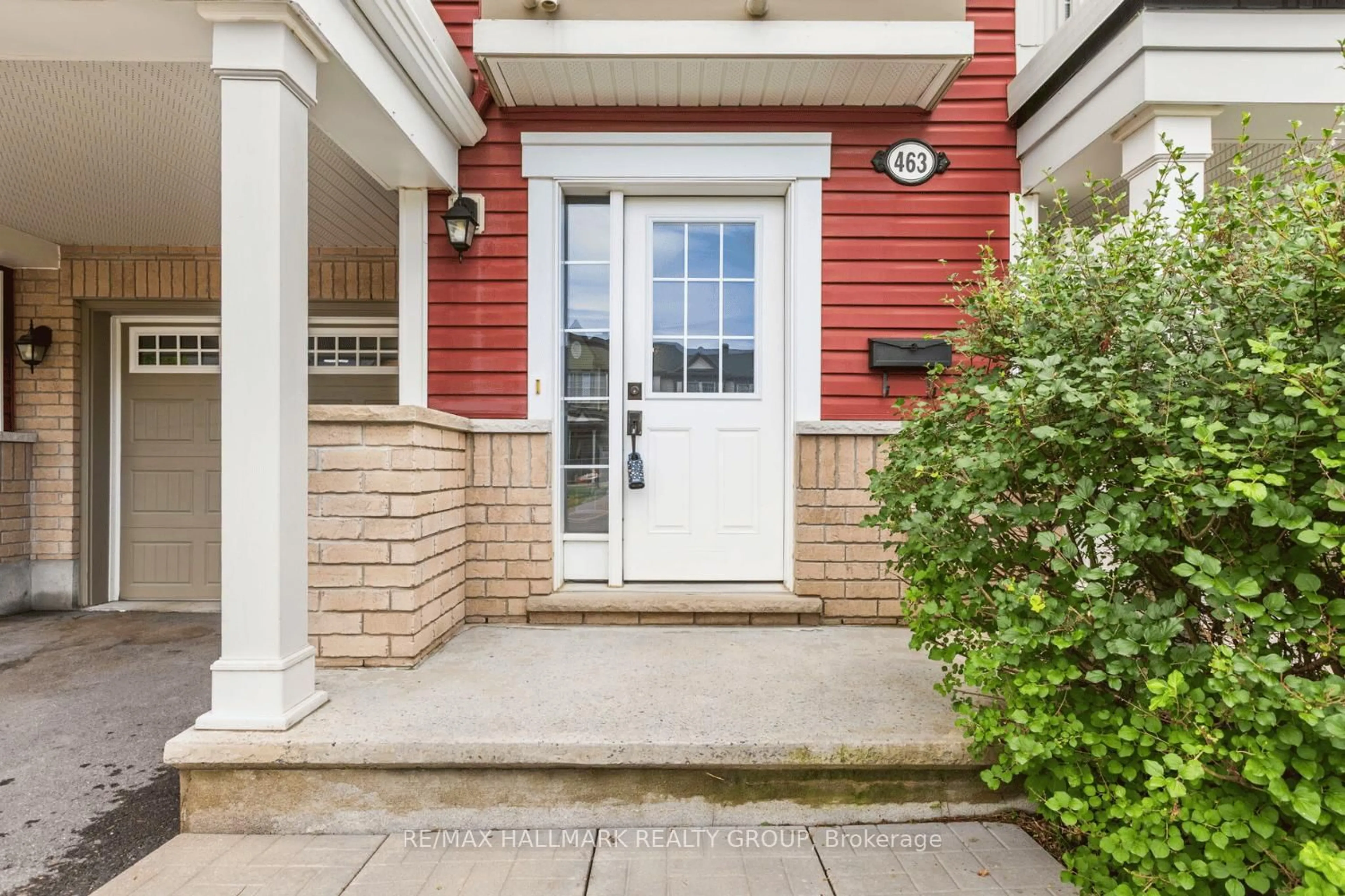 Indoor entryway for 463 White Arctic Ave, Ottawa Ontario K2J 6C9