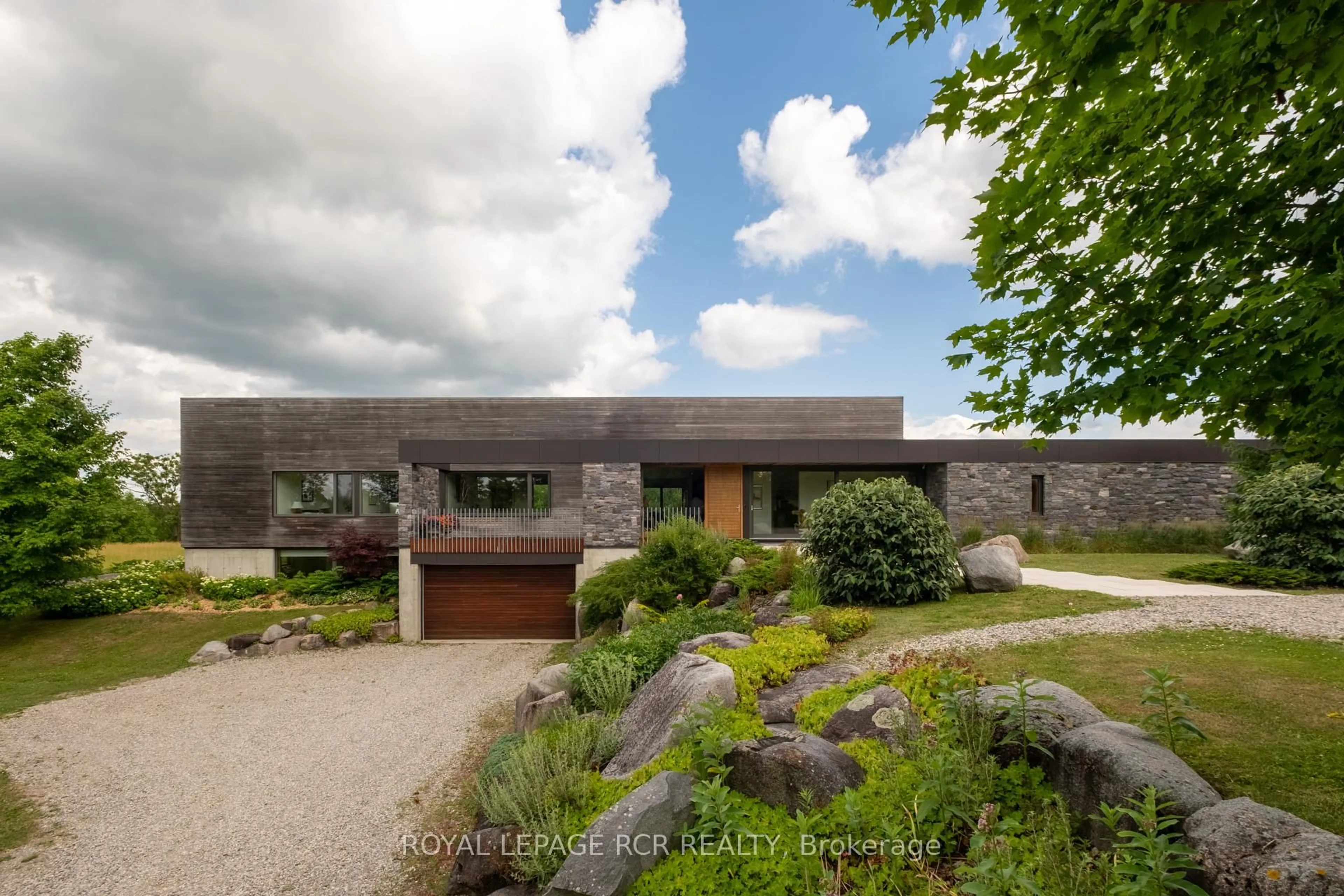A pic from outside/outdoor area/front of a property/back of a property/a pic from drone, building for 5211 Tenth Line, Erin Ontario N0B 1T0