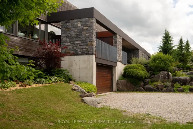 5211 Tenth Line, Erin 4