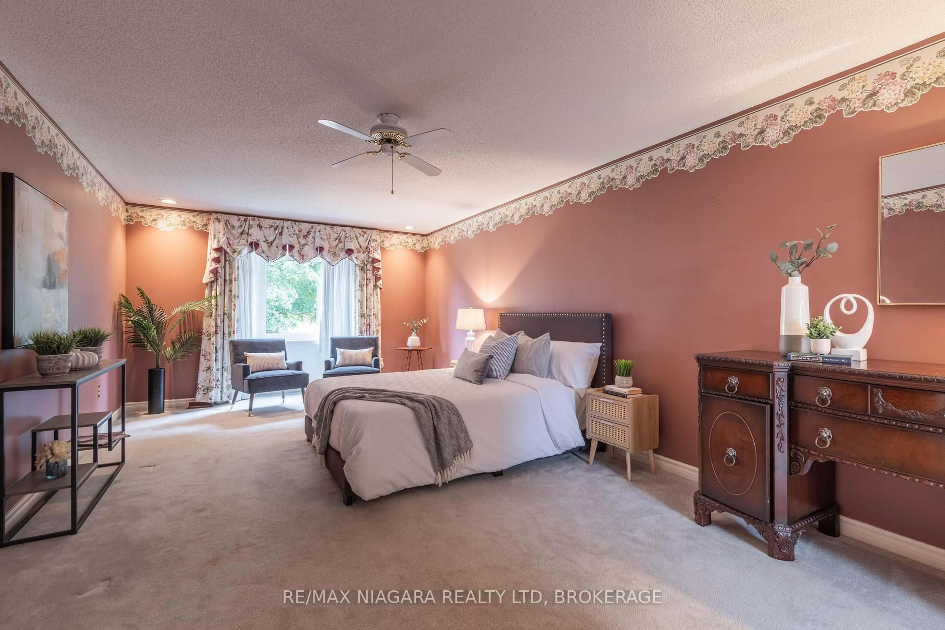 A pic of a room for 6009 Mountainside St, Niagara Falls Ontario L2J 4H9