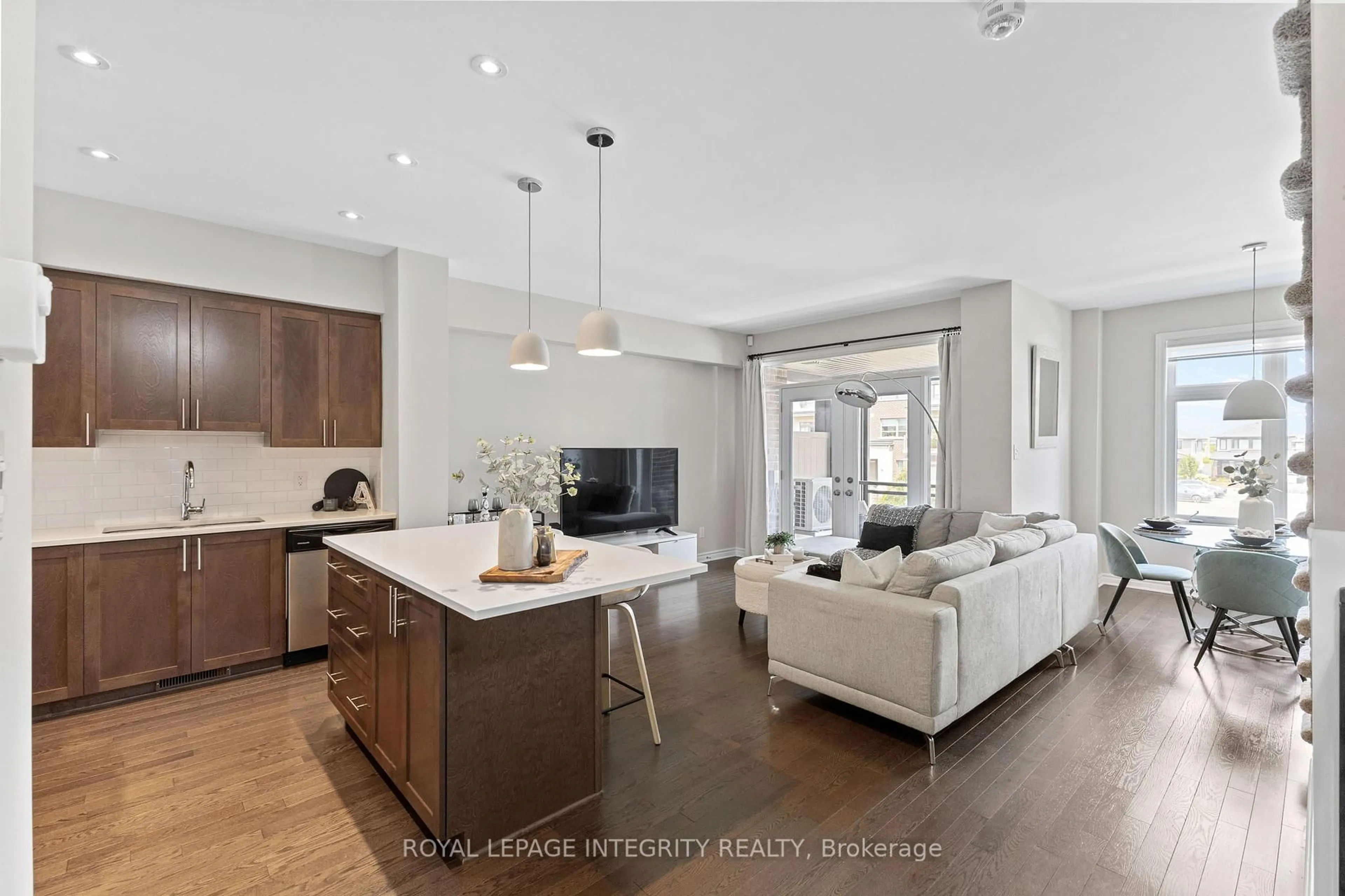 Open concept kitchen, unknown for 611 Compass St, Ottawa Ontario K1W 0J8