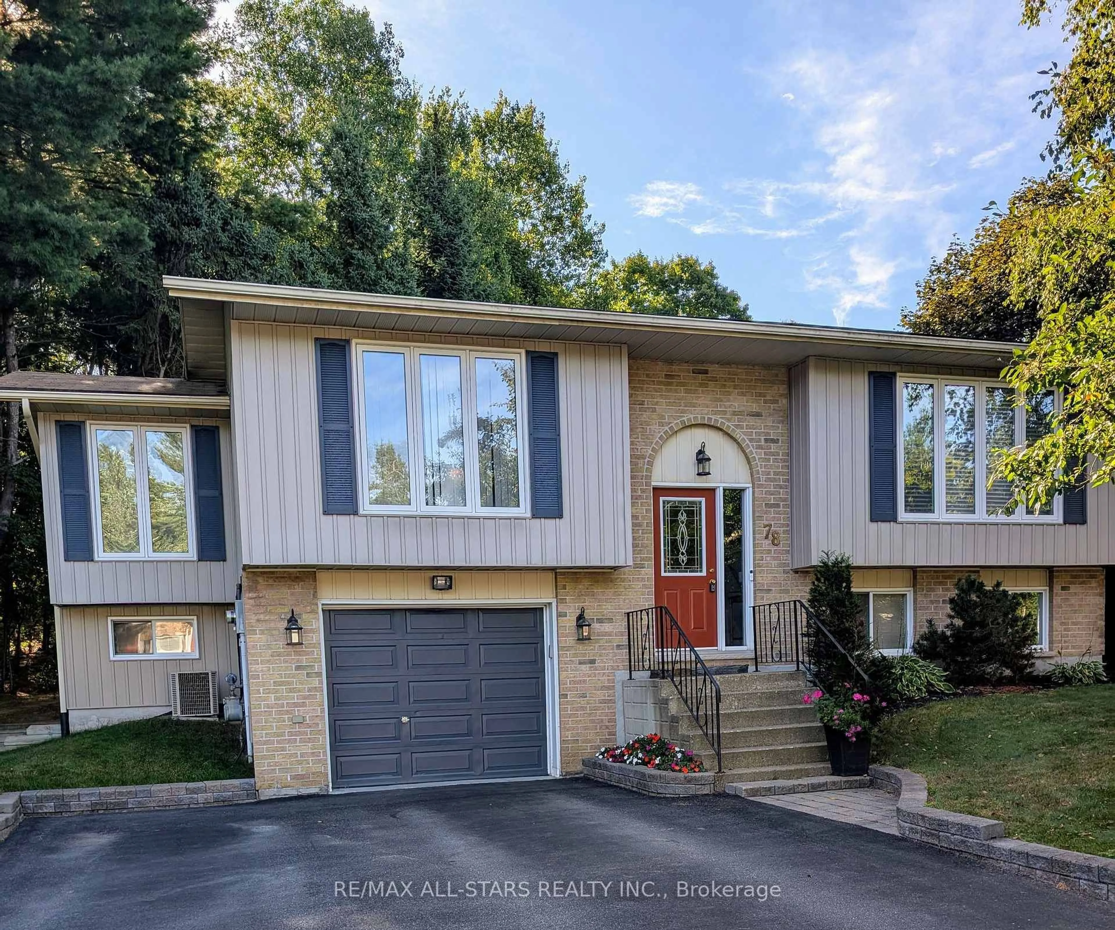 Home with vinyl exterior material, street for 78 Meadow Heights Dr, Bracebridge Ontario P1L 1A3