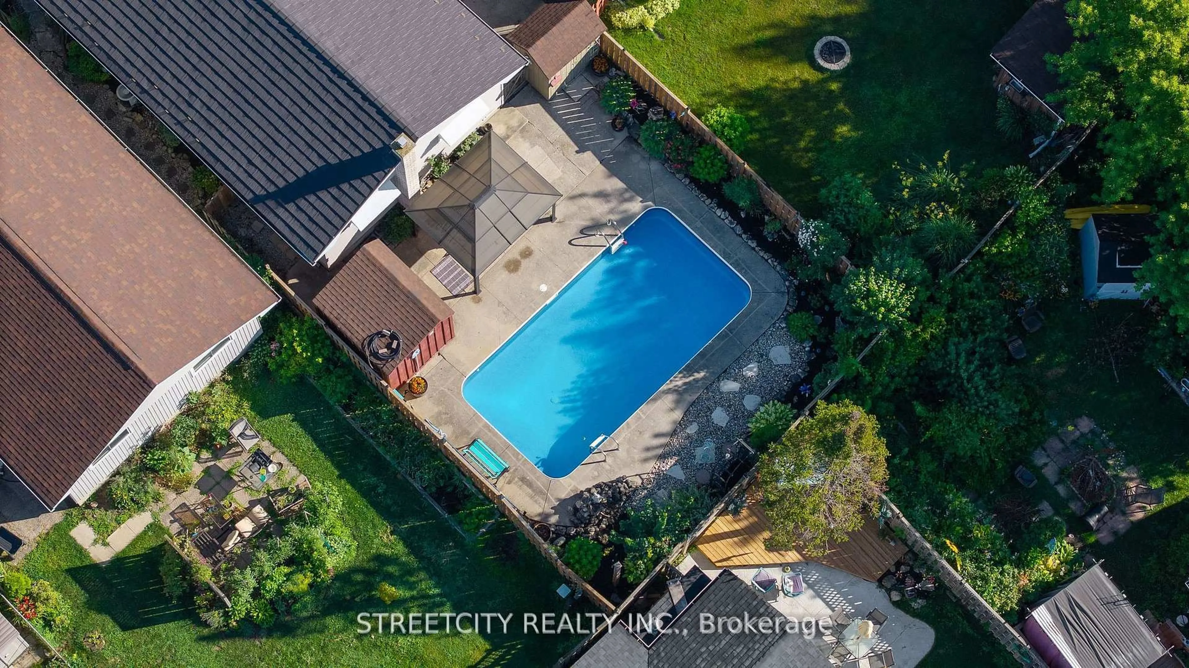 A pic from outside/outdoor area/front of a property/back of a property/a pic from drone, street for 23 Snowdon Cres, London South Ontario N6E 1G5