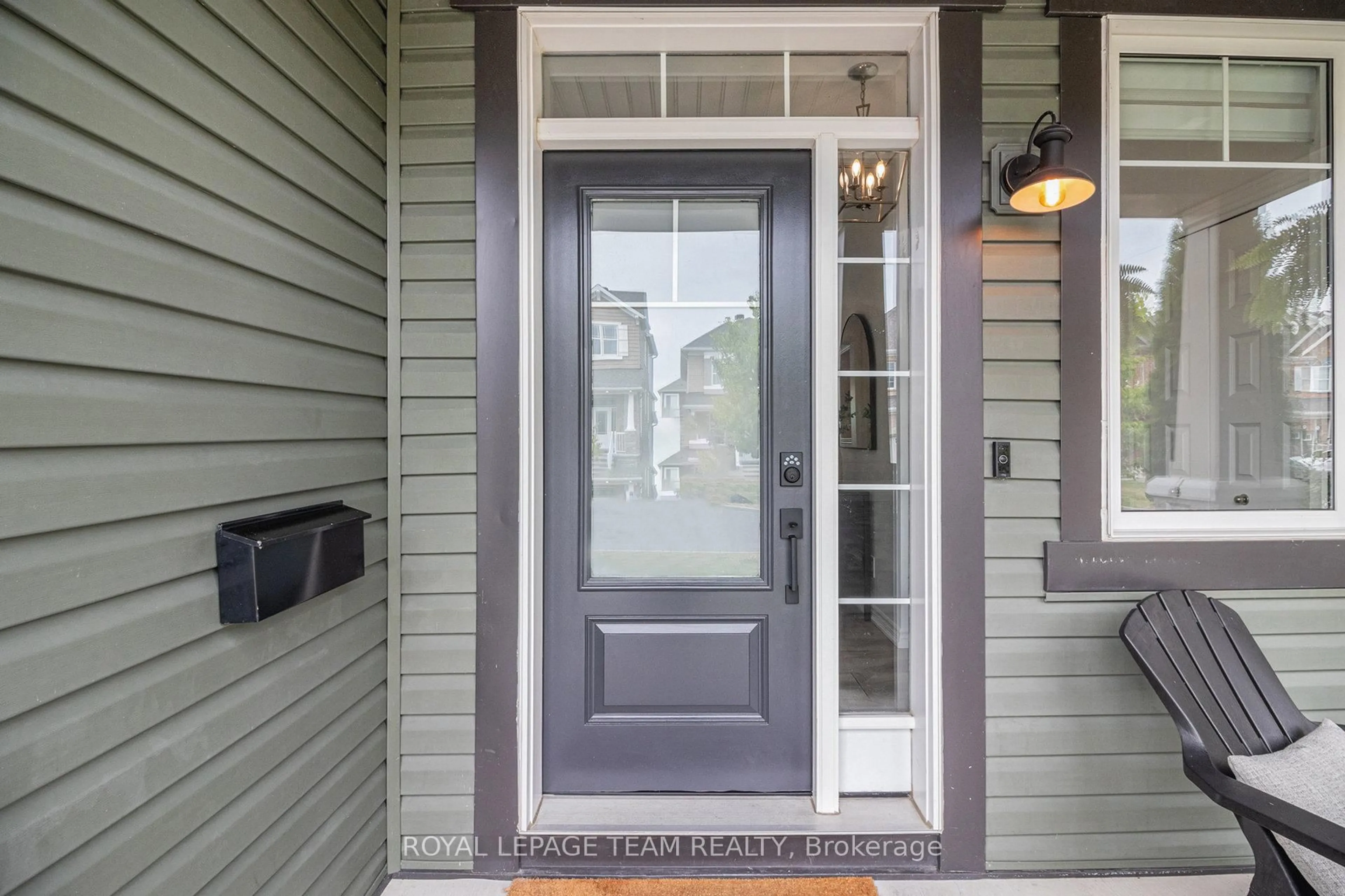 Indoor entryway for 283 Casa Grande Circ, Orleans Ontario K4A 1A2
