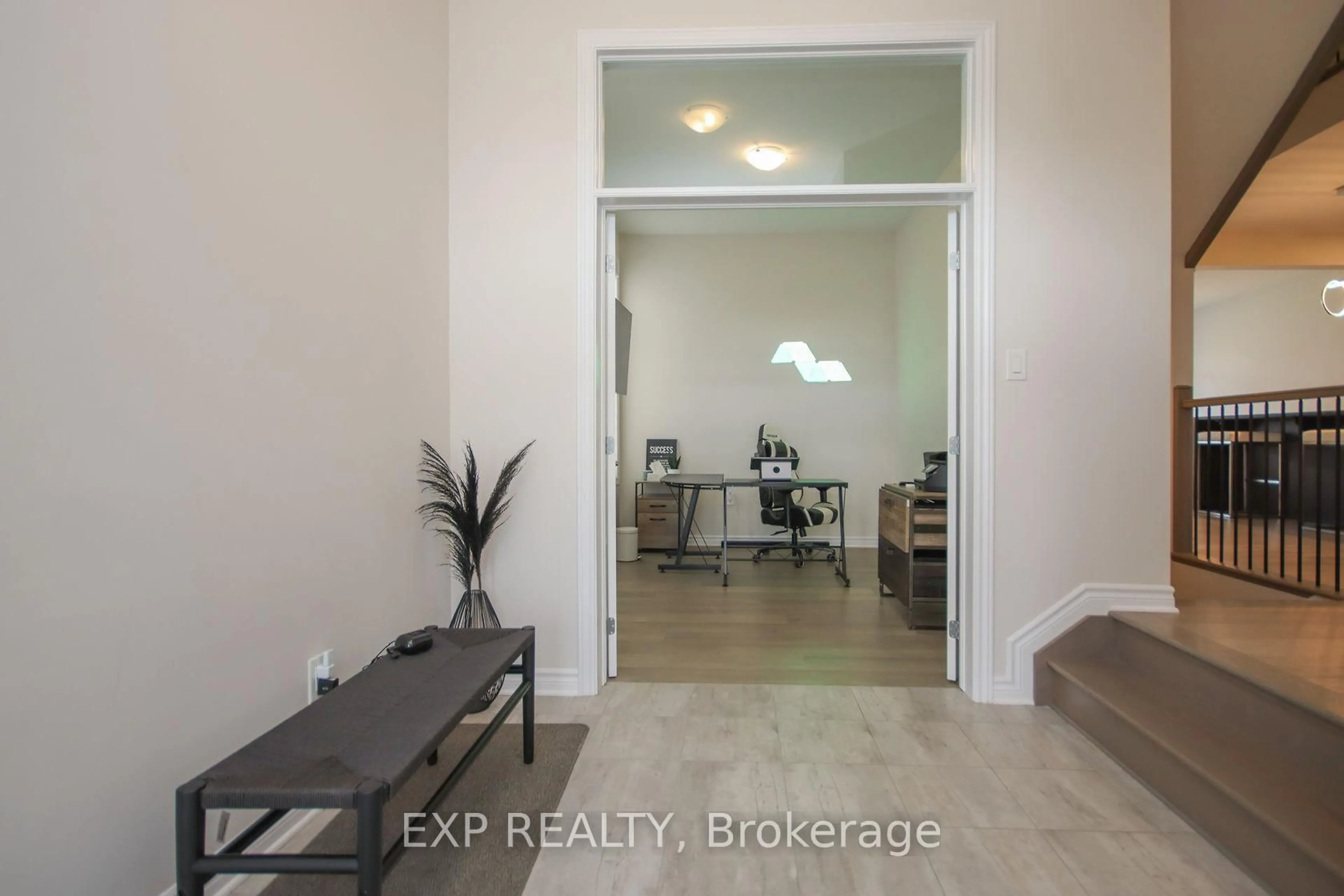 Indoor entryway for 4559 KELLY FARM Dr, Ottawa Ontario K1X 0E7