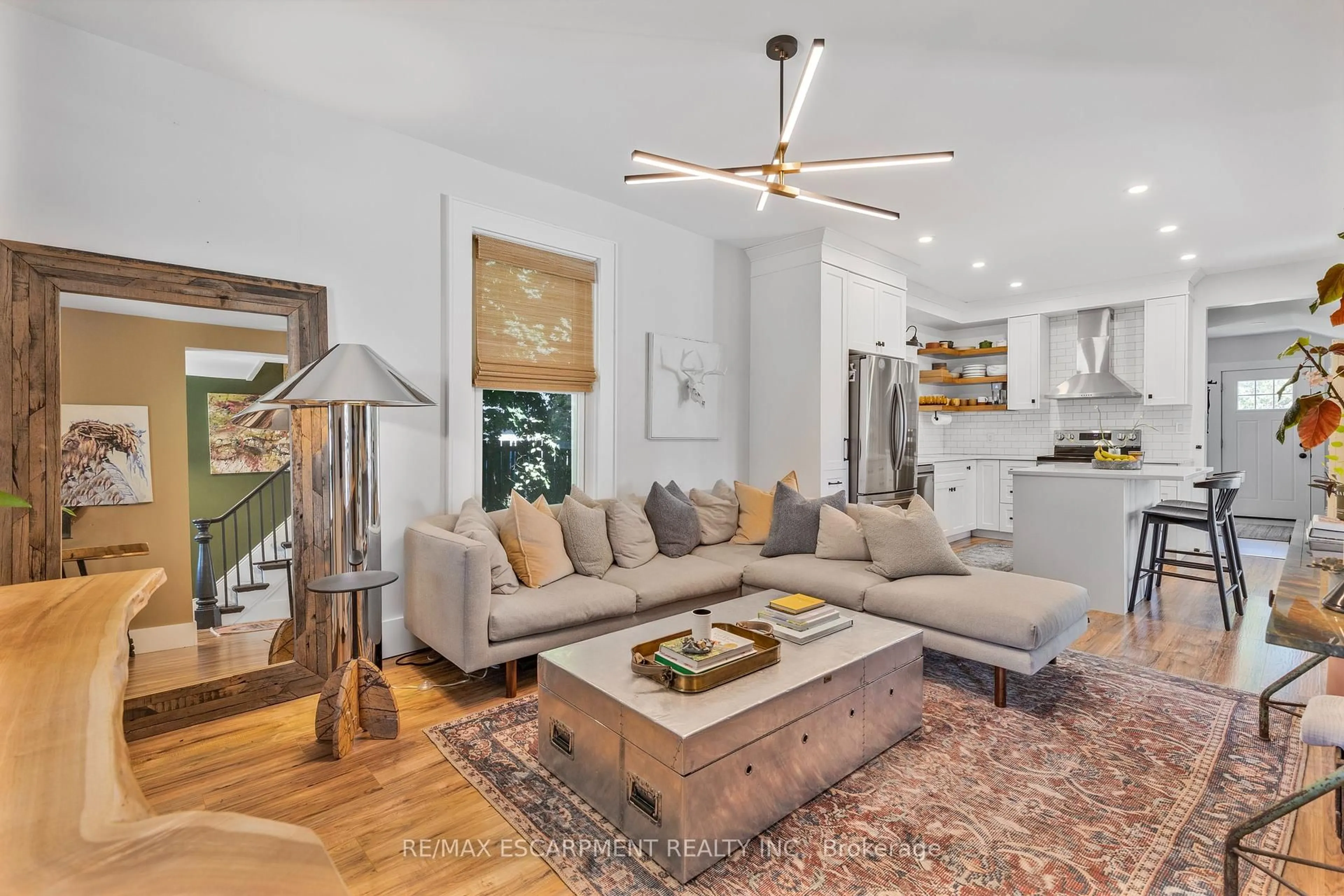 Living room with furniture, unknown for 374 Ontario St, Grimsby Ontario L3M 3H5