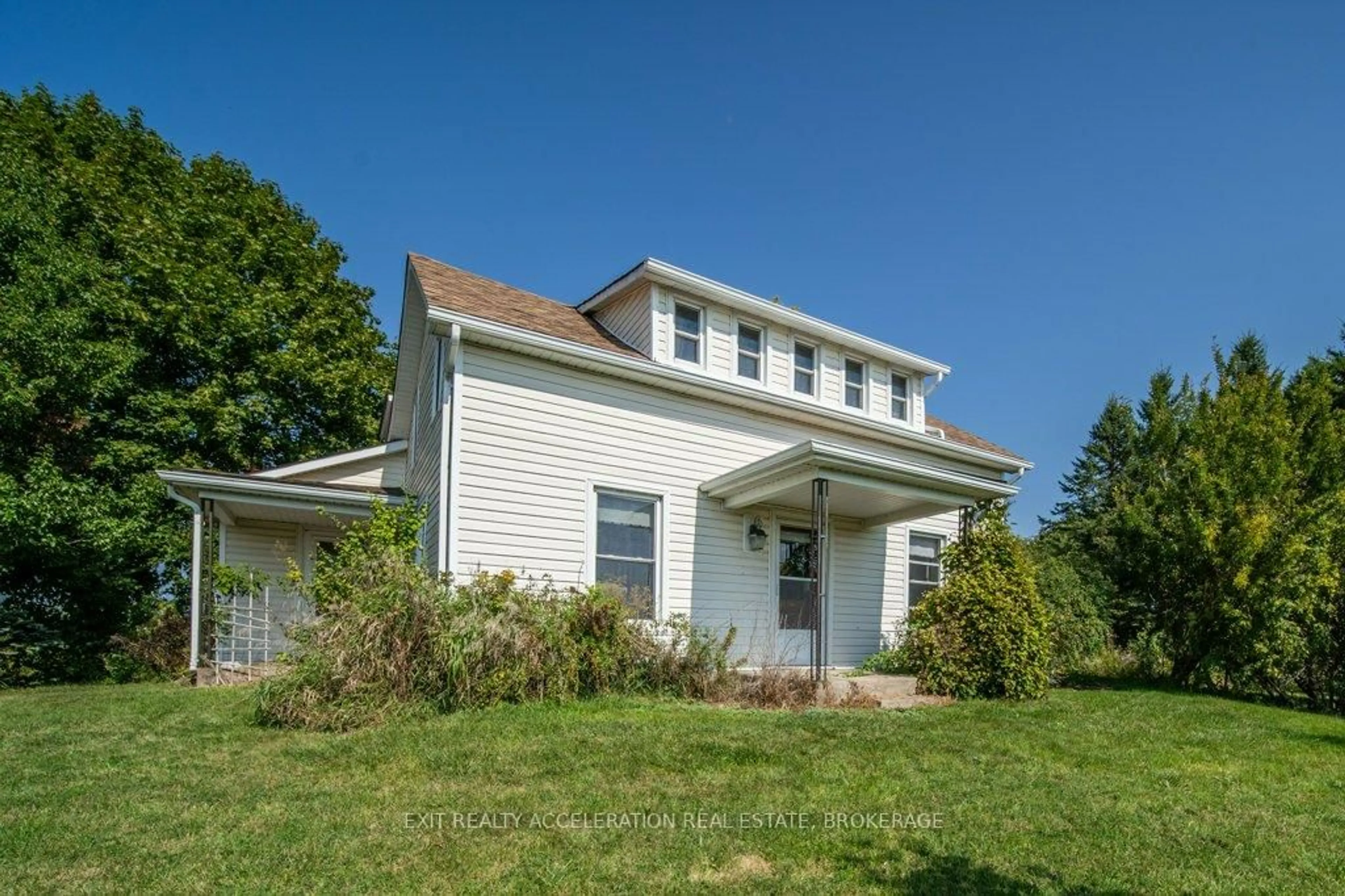 Home with vinyl exterior material, building for 2940 County Road 8, Napanee Ontario K7R 3K7