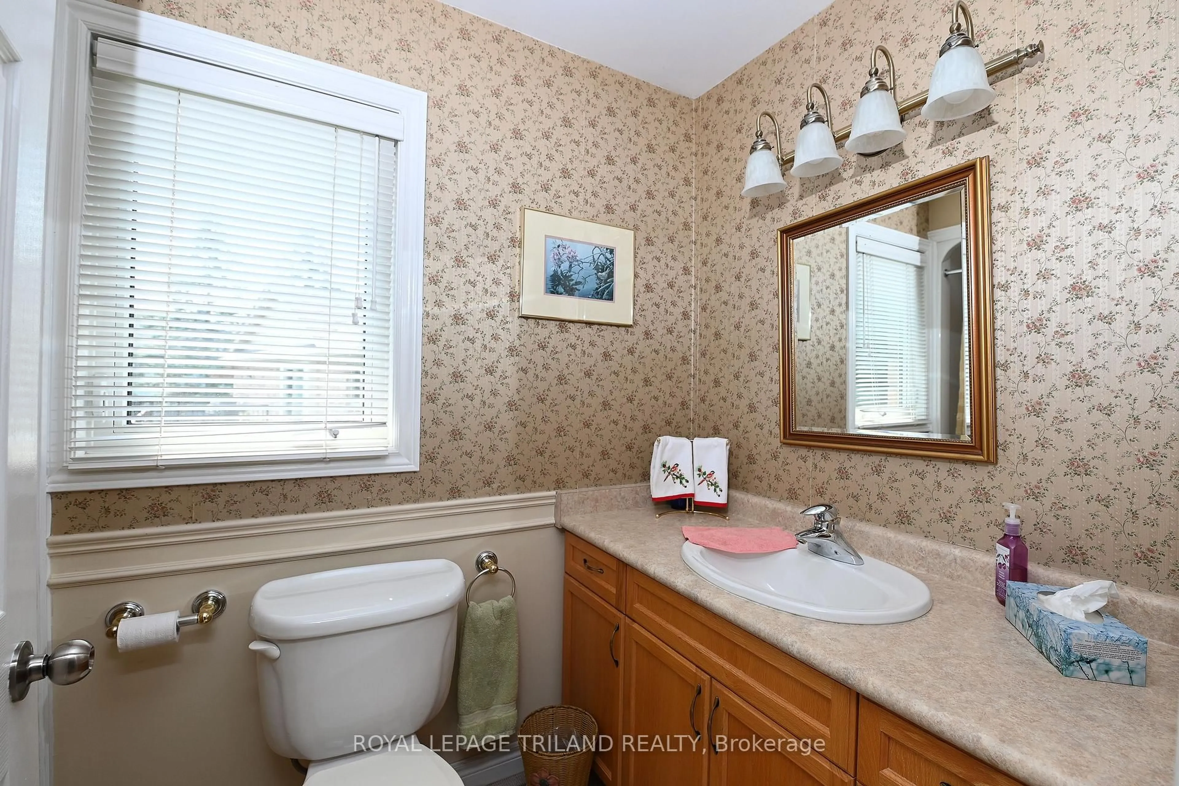 Standard bathroom, ceramic/tile floor for 4067 COLONEL TALBOT Rd #5, London South Ontario N6P 1V9