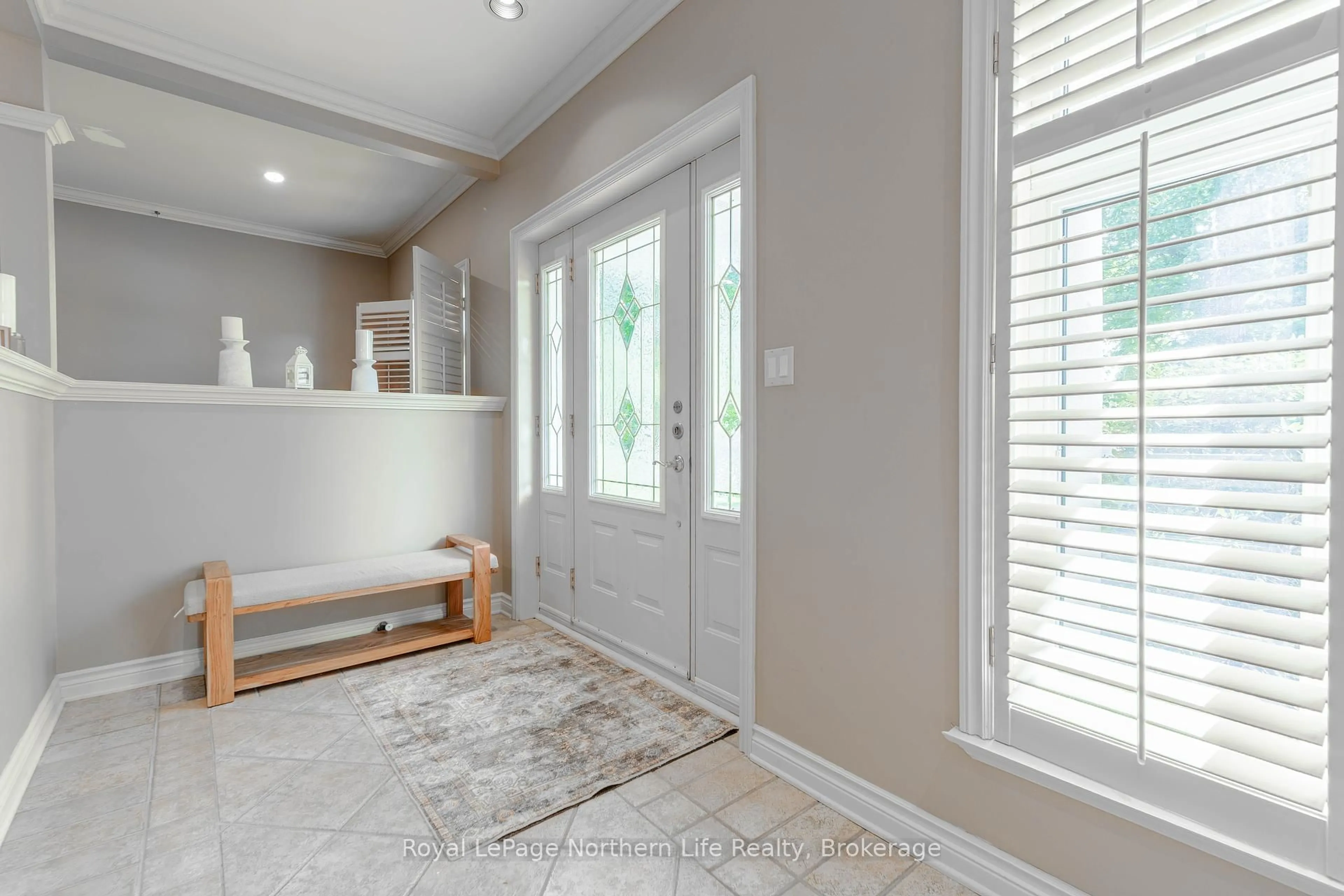 Indoor entryway for 112 Wallace Heights Dr, North Bay Ontario P1C 1E6